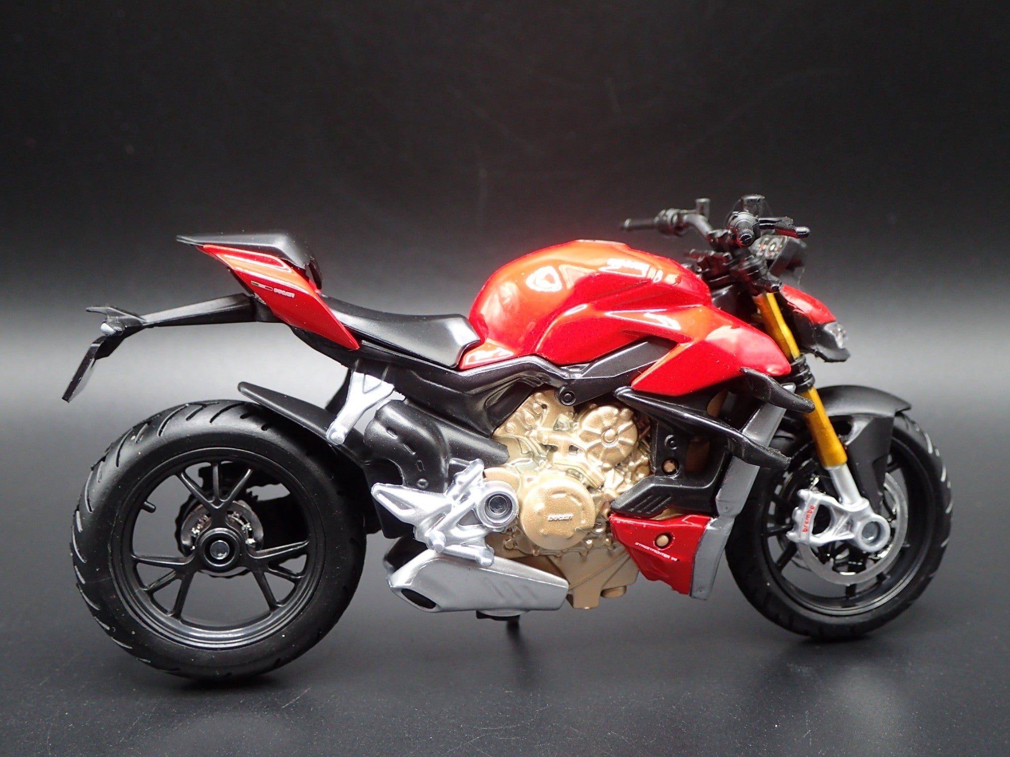 Open Box DUCATI SUPER NAKED V4S BIKE MOTORCYCLE RED 1/18 SCALE DIORAMA DIECAST MODEL BIKE
