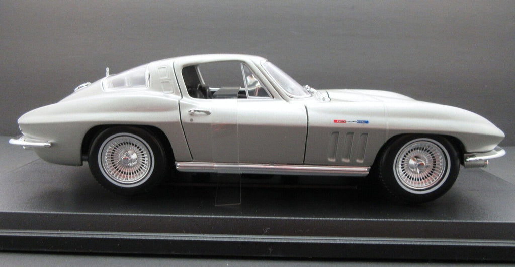 1:18 1965 Chevy Corvette