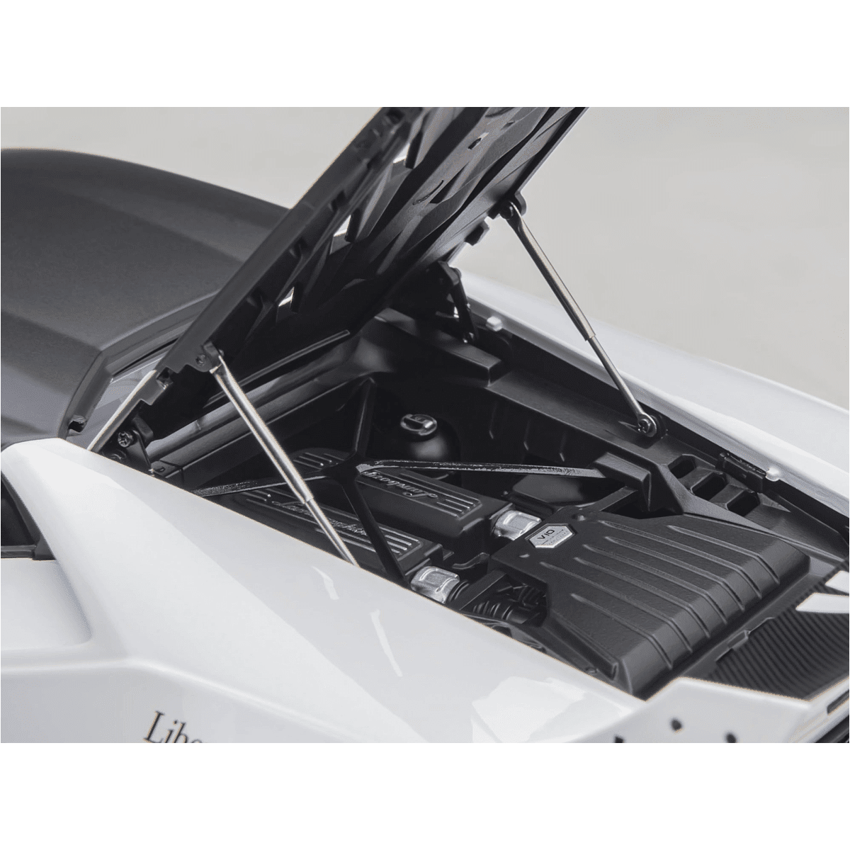 AUTOart Lamborghini Huracan GT Liberty Walk LB Silhouette Works White 1:18