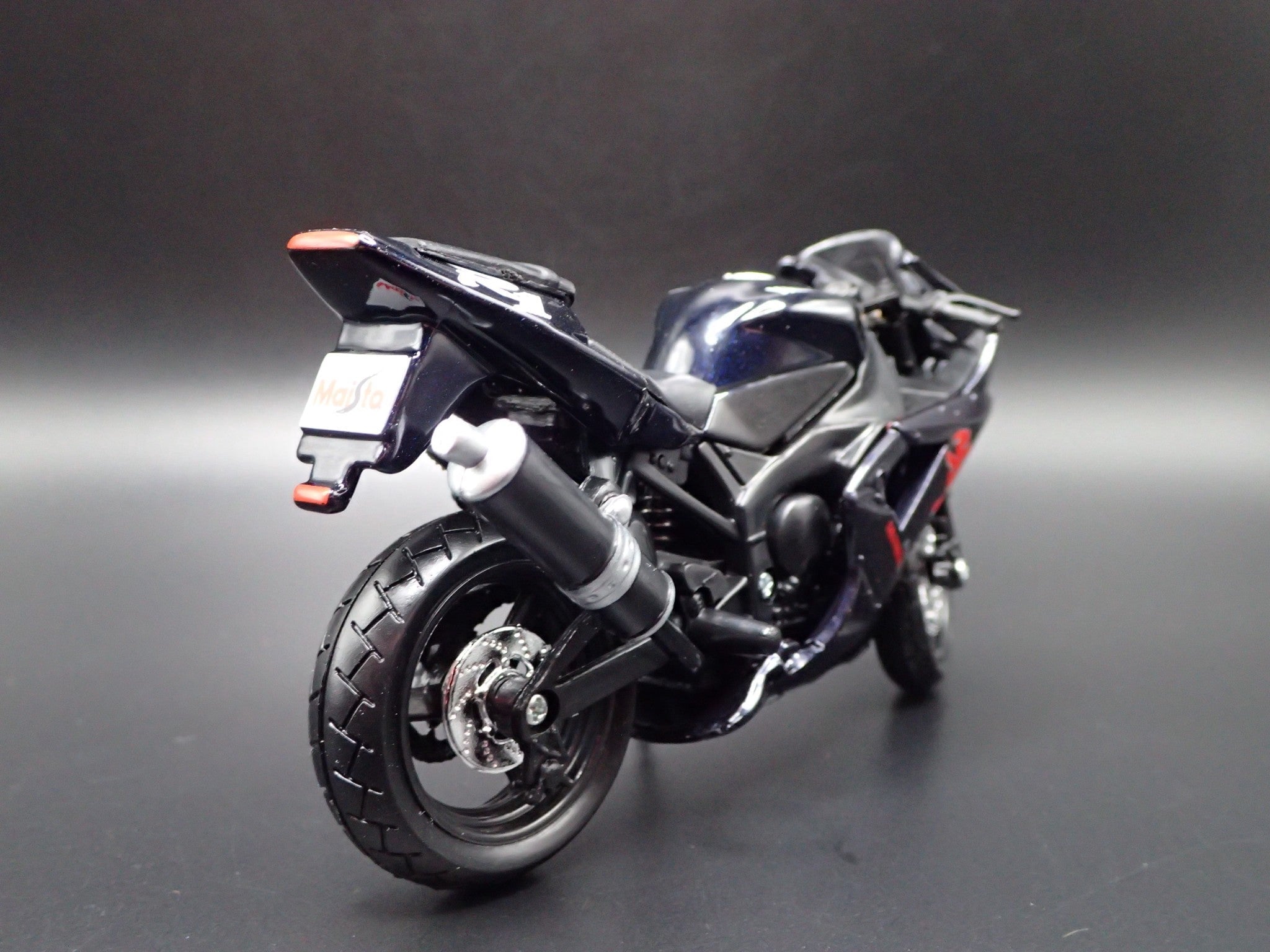 Open Box YAMAHA YZF-R1 SPORT BIKE MOTORCYCLE BLACK 1/18 SCALE DIORAMA DIECAST MODEL BIKE