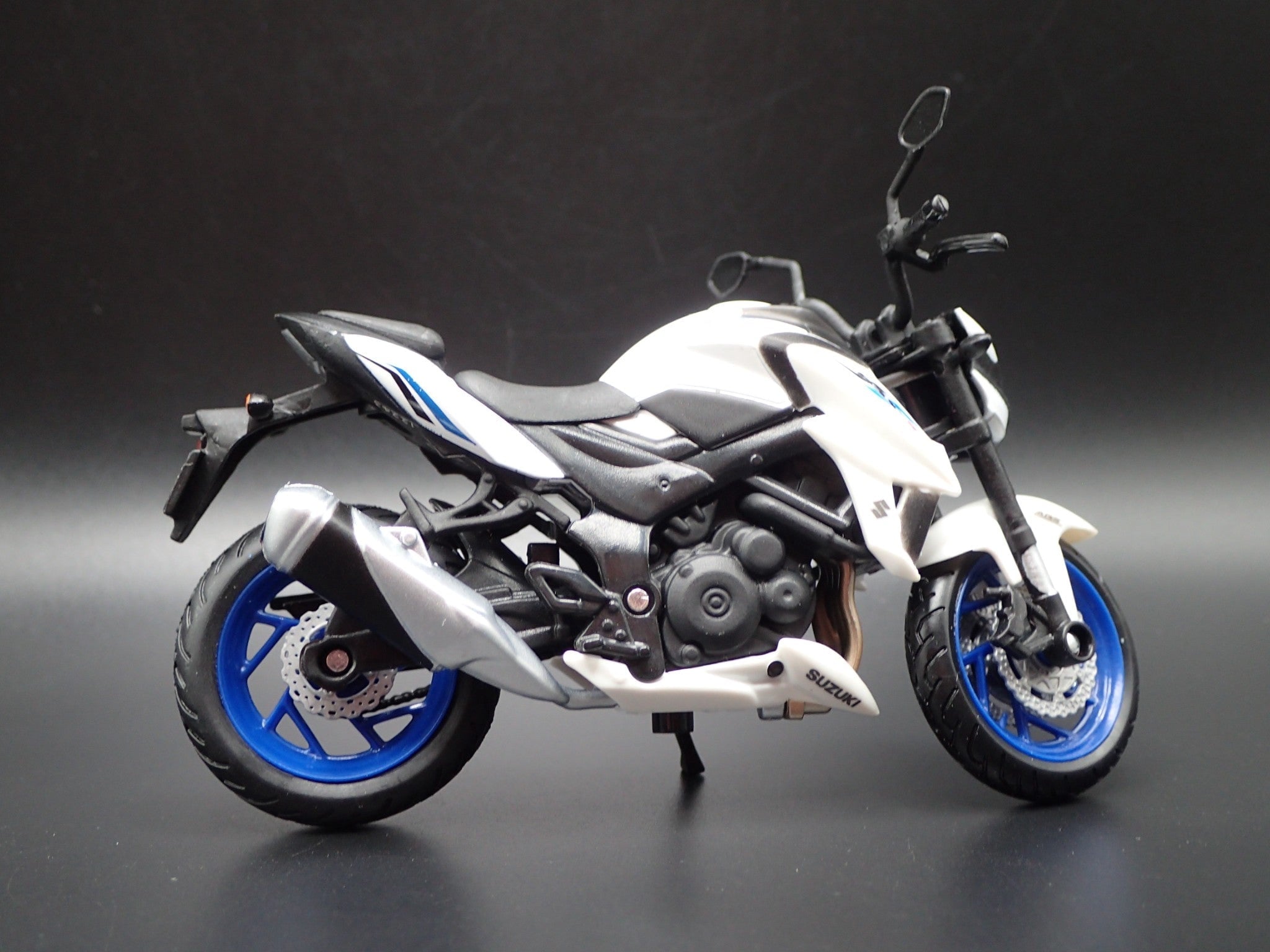 Open Box SUZUKI GSX-S750 ABS SPORT BIKE MOTORCYCLE WHITE 1/18 SCALE DIECAST MODEL BIKE