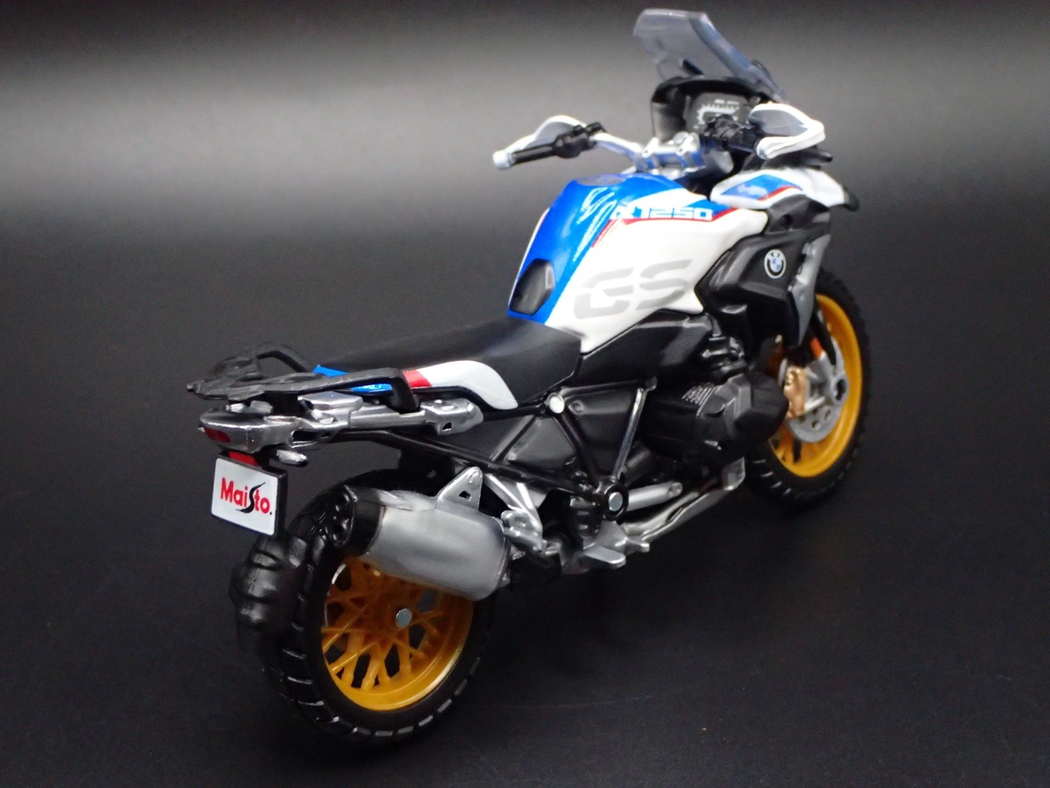 Open Box BMW R 1250 GS SPORTS BIKE MOTORCYCLE WHITE 1/18 SCALE DIORAMA DIECAST MODEL BIKE
