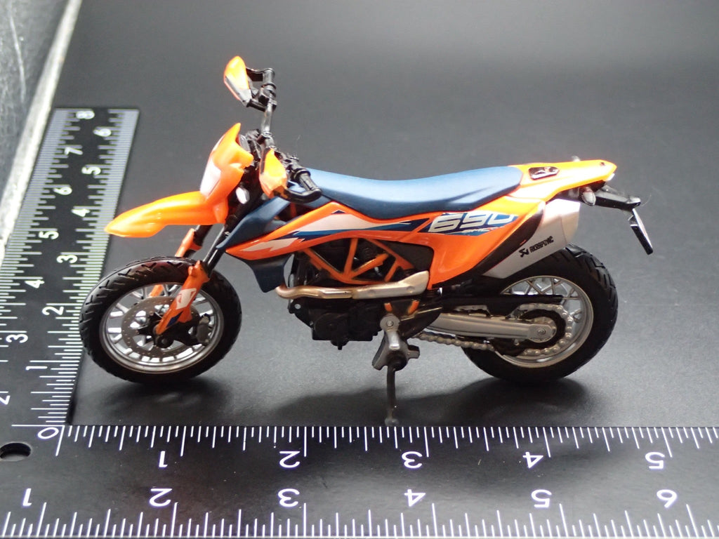 Open Box KTM 690 SMCR DIRT BIKE MOTORCYCLE ORANGE 1/18 SCALE DIORAMA DIECAST MODEL BIKE