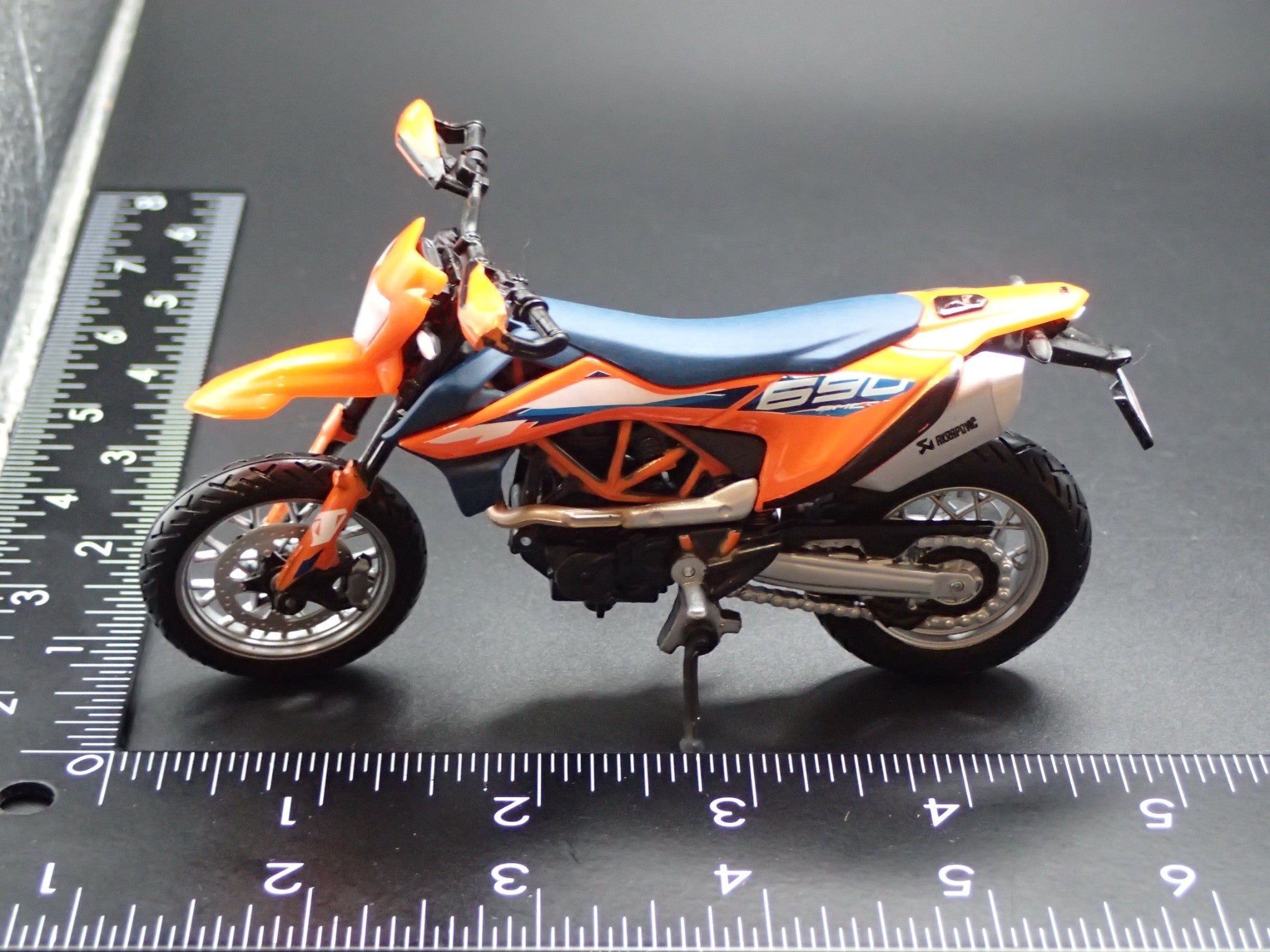 Open Box KTM 690 SMCR DIRT BIKE MOTORCYCLE ORANGE 1/18 SCALE DIORAMA DIECAST MODEL BIKE