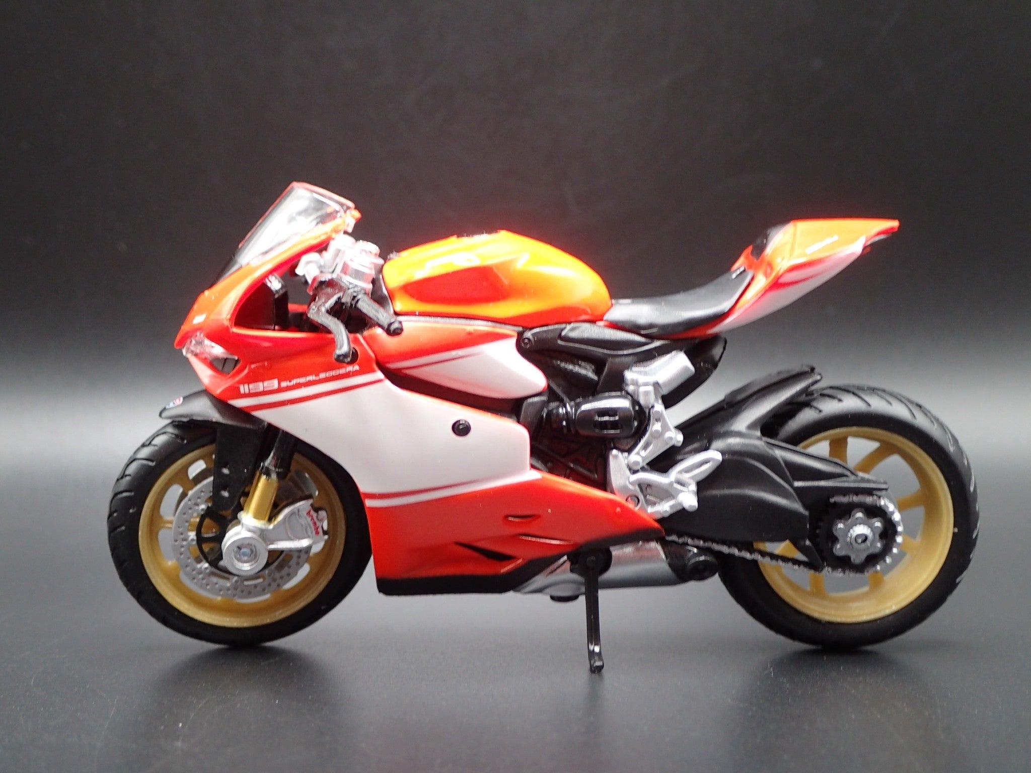 Open Box DUCATI 1199 SUPERLEGGERA BIKE MOTORCYCLE 1/18 SCALE DIORAMA DIECAST MODEL BIKE