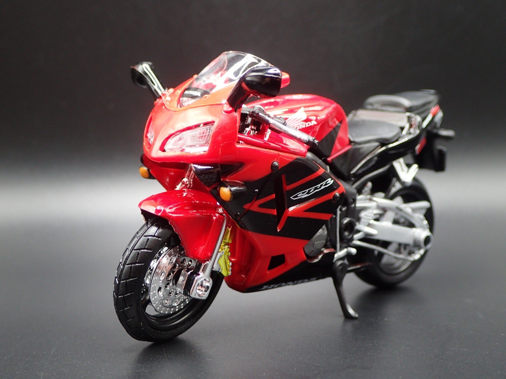 Open Box HONDA CBR600RR SPORT BIKE MOTORCYCLE RED 1/18 SCALE DIORAMA DIECAST MODEL BIKE