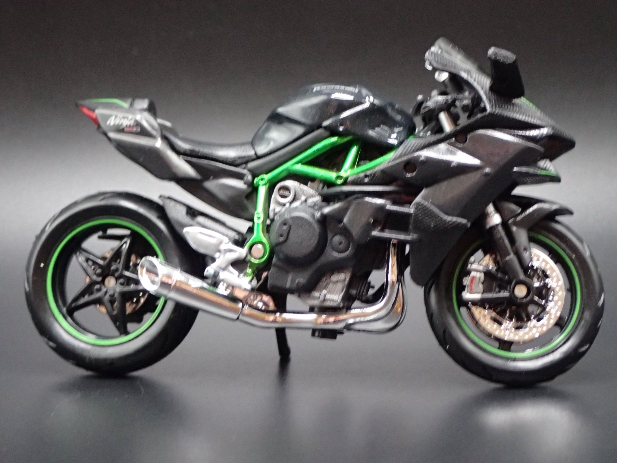 Open Box KAWASAKI NINJA H 2R BIKE MOTORCYCLE BLACK 1/18 SCALE DIORAMA DIECAST MODEL BIKE