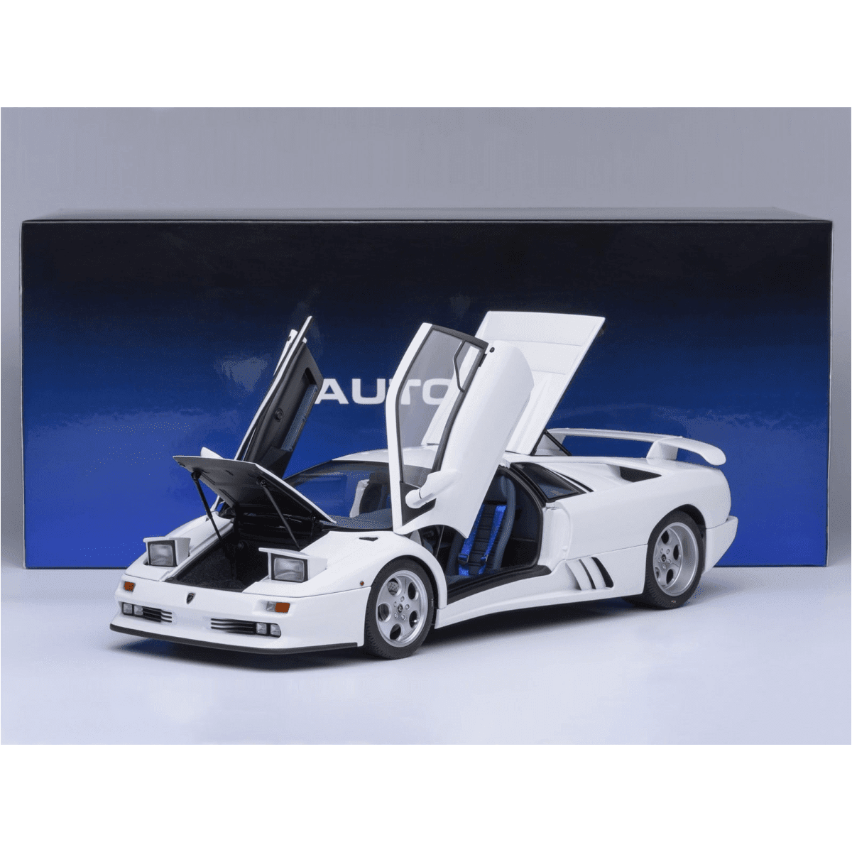 Lamborghini Diablo SE30 Jota Impact White 1/18 Model Car by Autoart