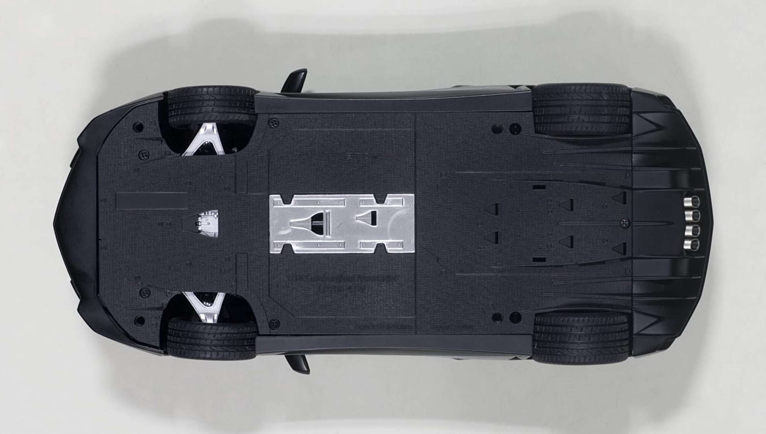 Autoart 74556 Lamborghini Aventador LP750-4 SV Nero Aldebaran-Gloss Black 1-18 Scale Model Car