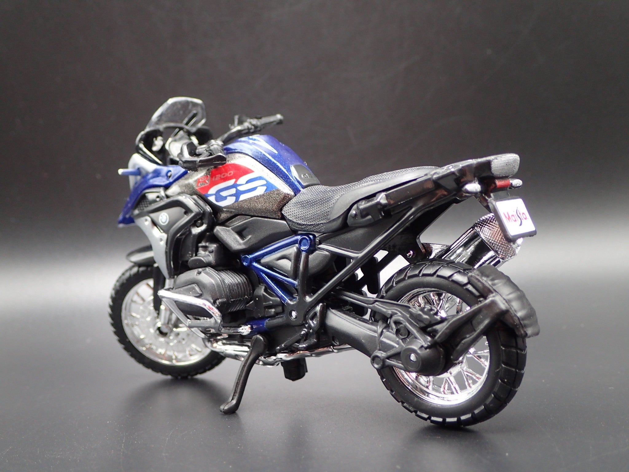 Open Box BMW R 1200 GS 2017 SPORTS BIKE MOTORCYCLE 1/18 SCALE DIORAMA DIECAST MODEL BIKE