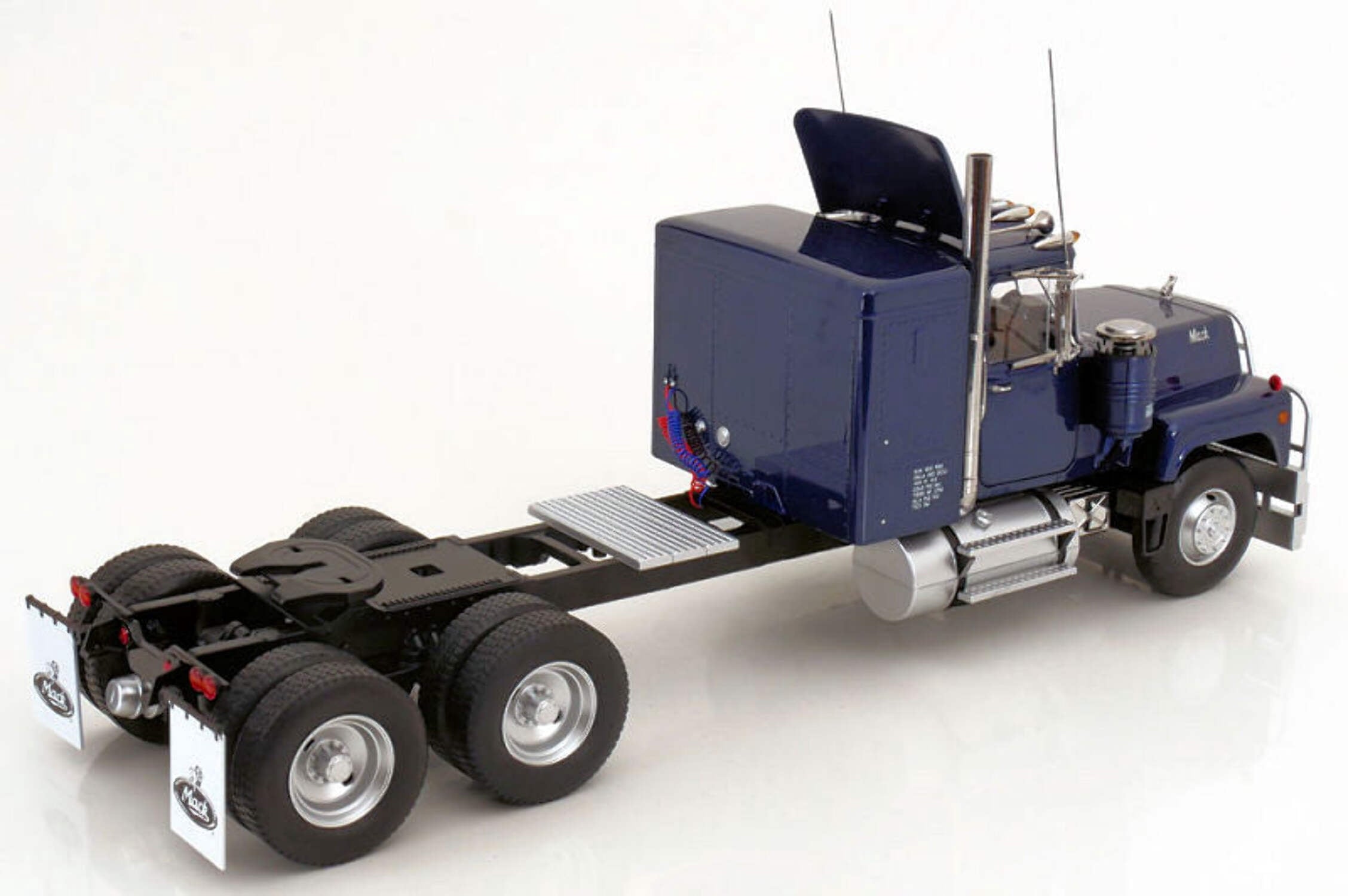 ROAD KINGS 1/18 - MACK RL700L - 1974