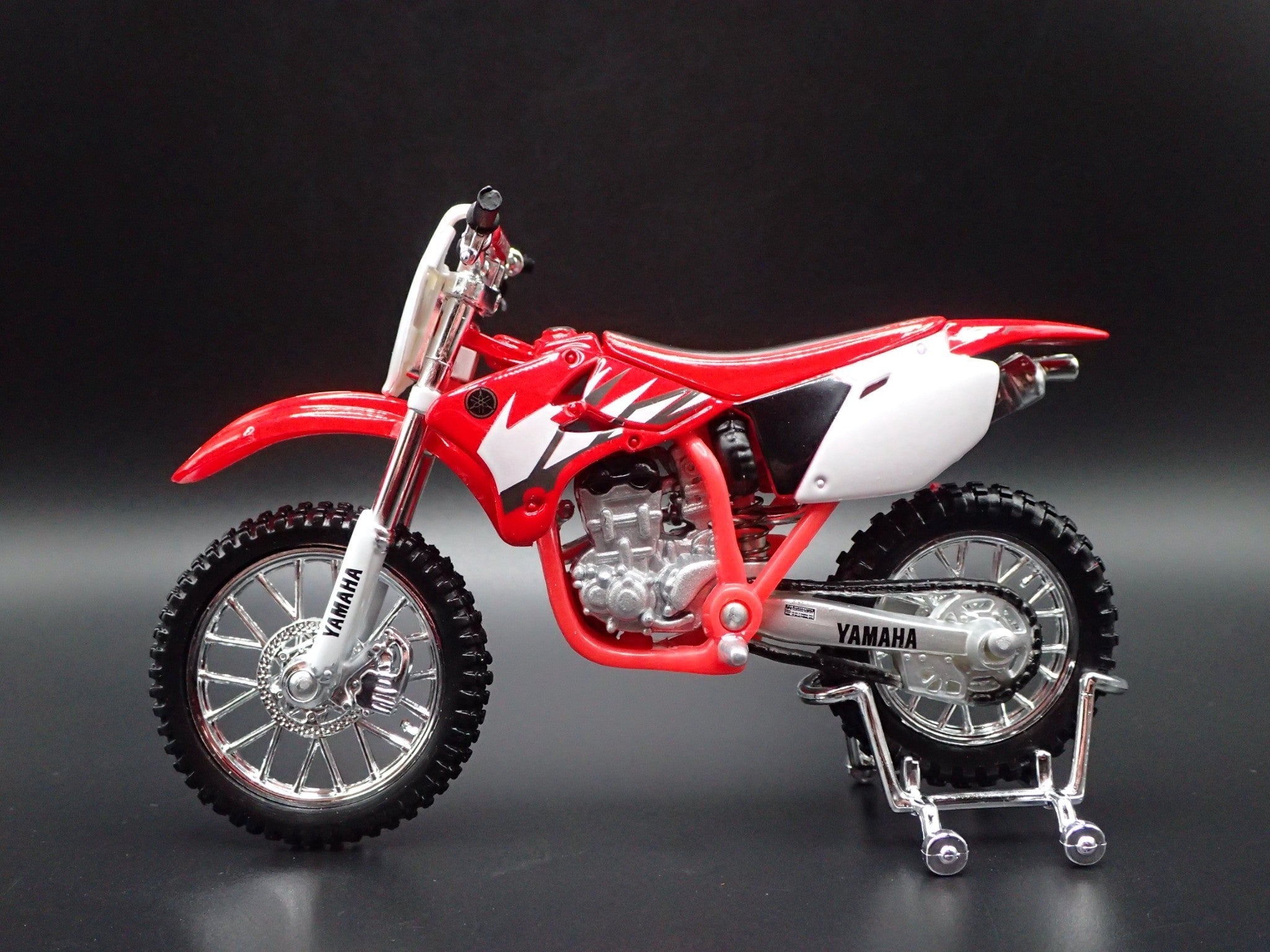 Open Box YAMAHA YZ 450F DIRT BIKE MOTORCYCLE RED 1/18 SCALE DIORAMA DIECAST MODEL BIKE