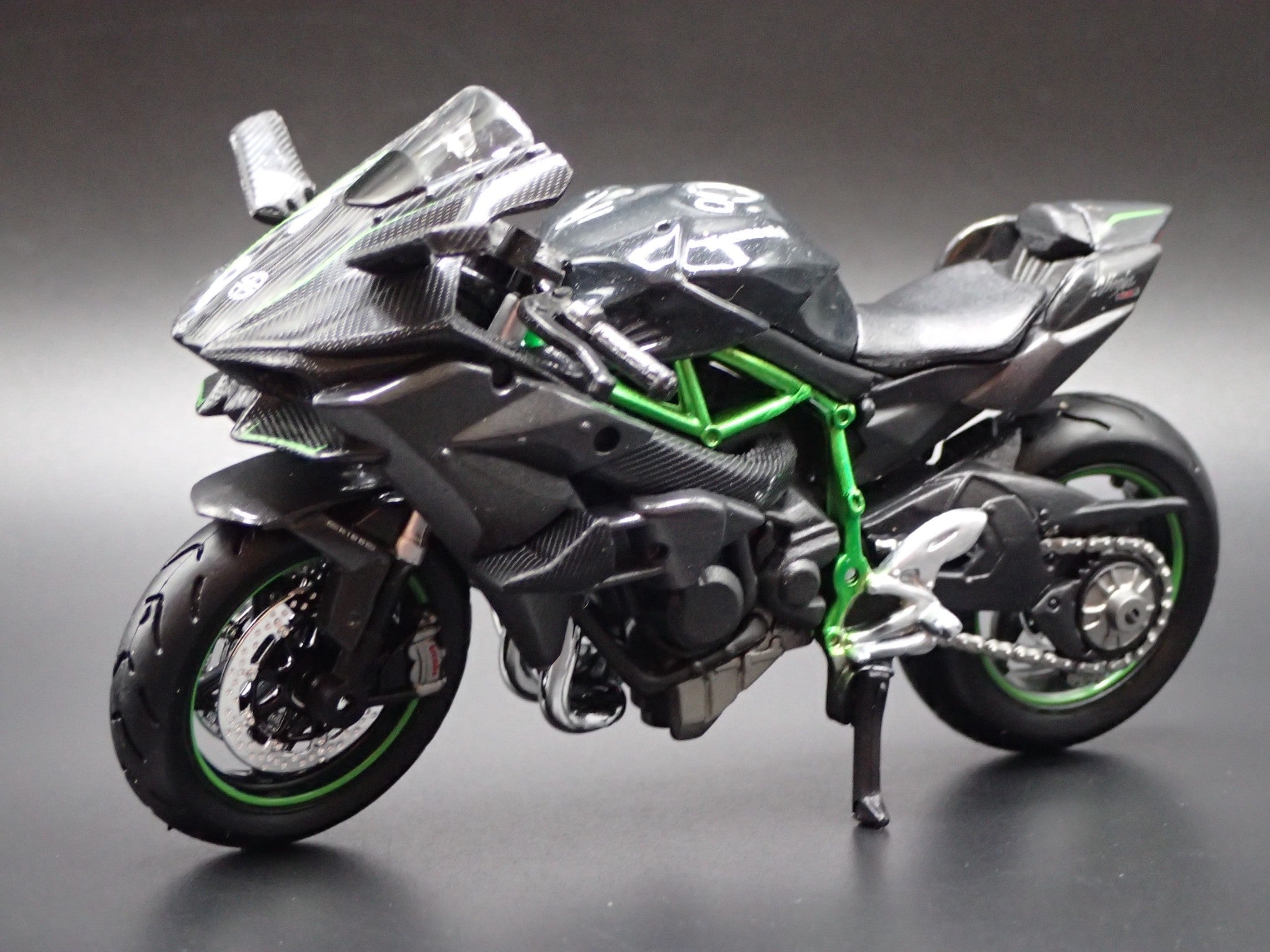 Open Box KAWASAKI NINJA H 2R BIKE MOTORCYCLE BLACK 1/18 SCALE DIORAMA DIECAST MODEL BIKE