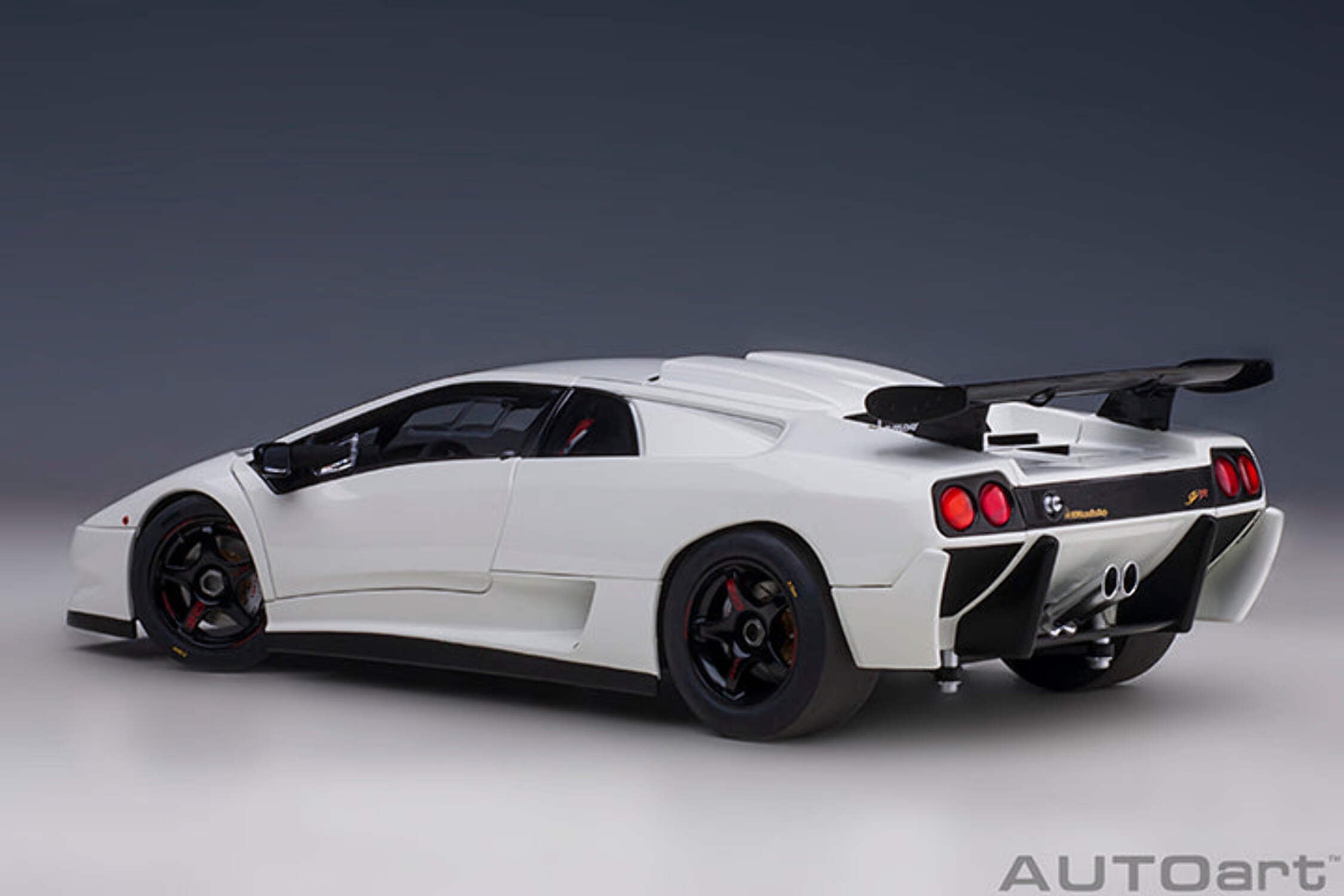 Lamborghini Diablo SV-R Impact White 1/18 Model Car by Autoart