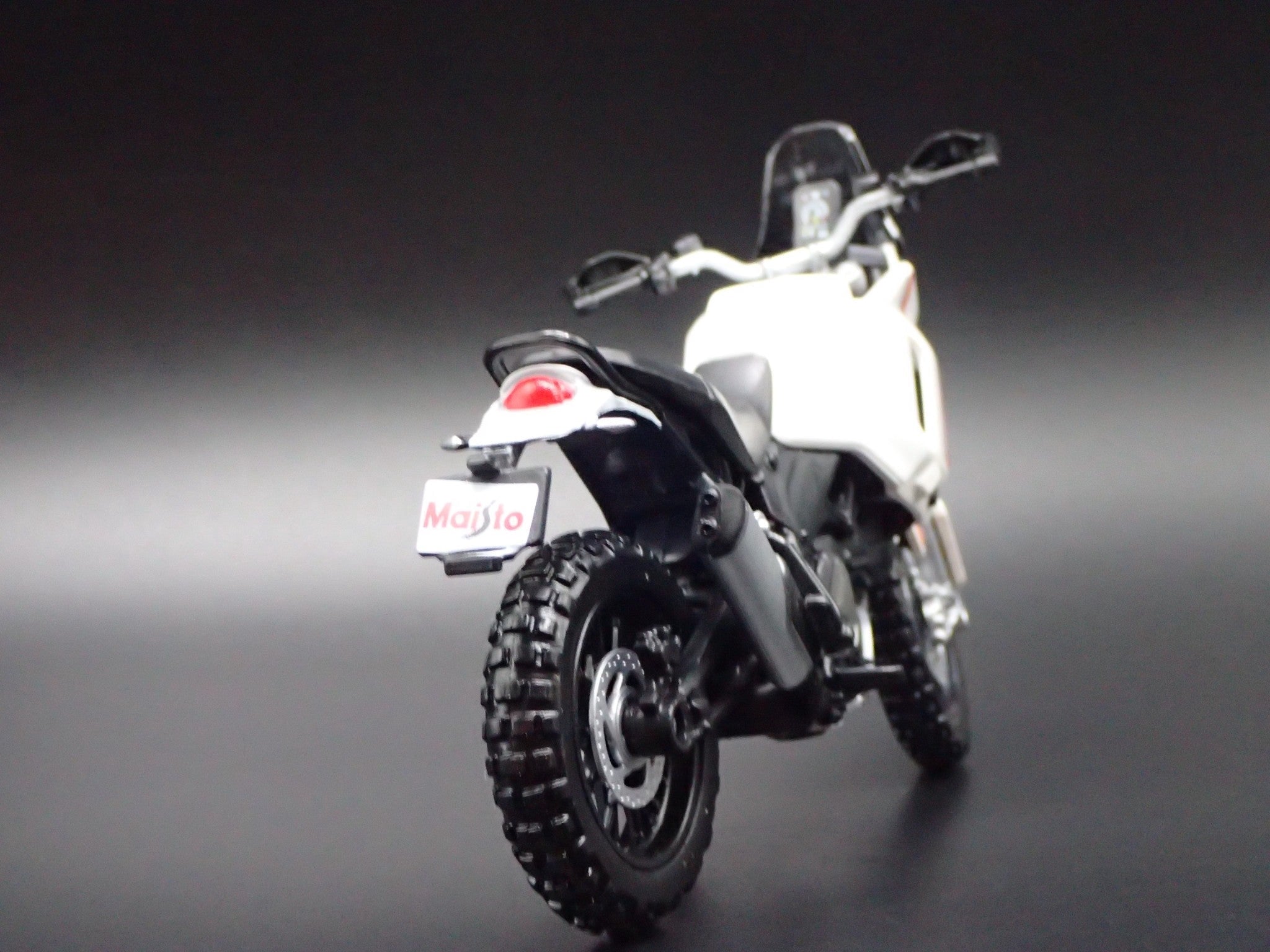 Open Box DUCATI DESERTX BIKE MOTORCYCLE WHITE 1/18 SCALE DIORAMA DIECAST MODEL BIKE
