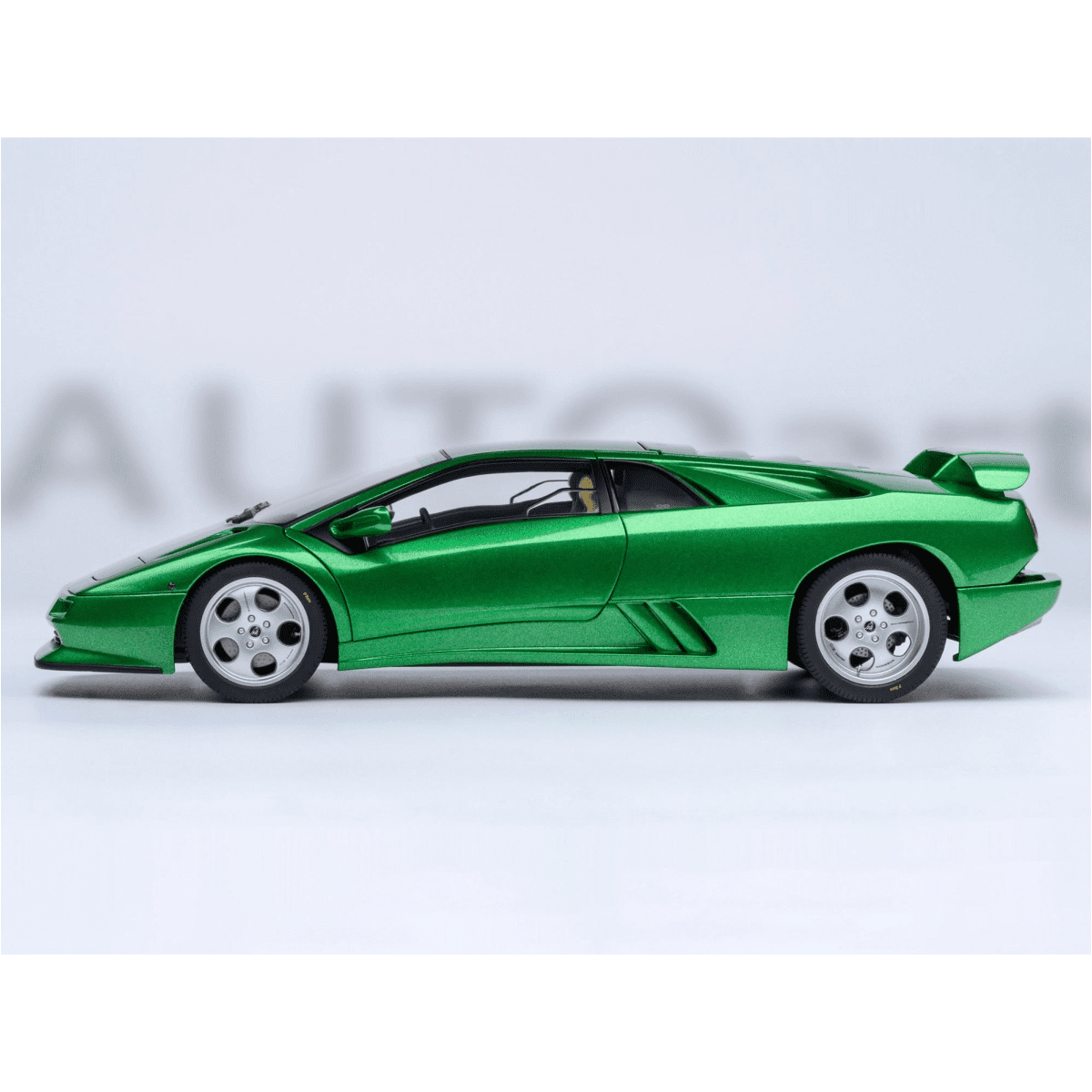Lamborghini Diablo SE30 Verde Mic/Green Metallic 1/18 Model Car by Autoart