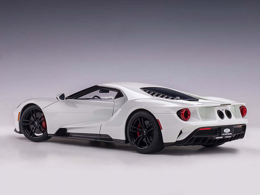 2017 Ford GT Frozen White 1/18 Model Car by Autoart
