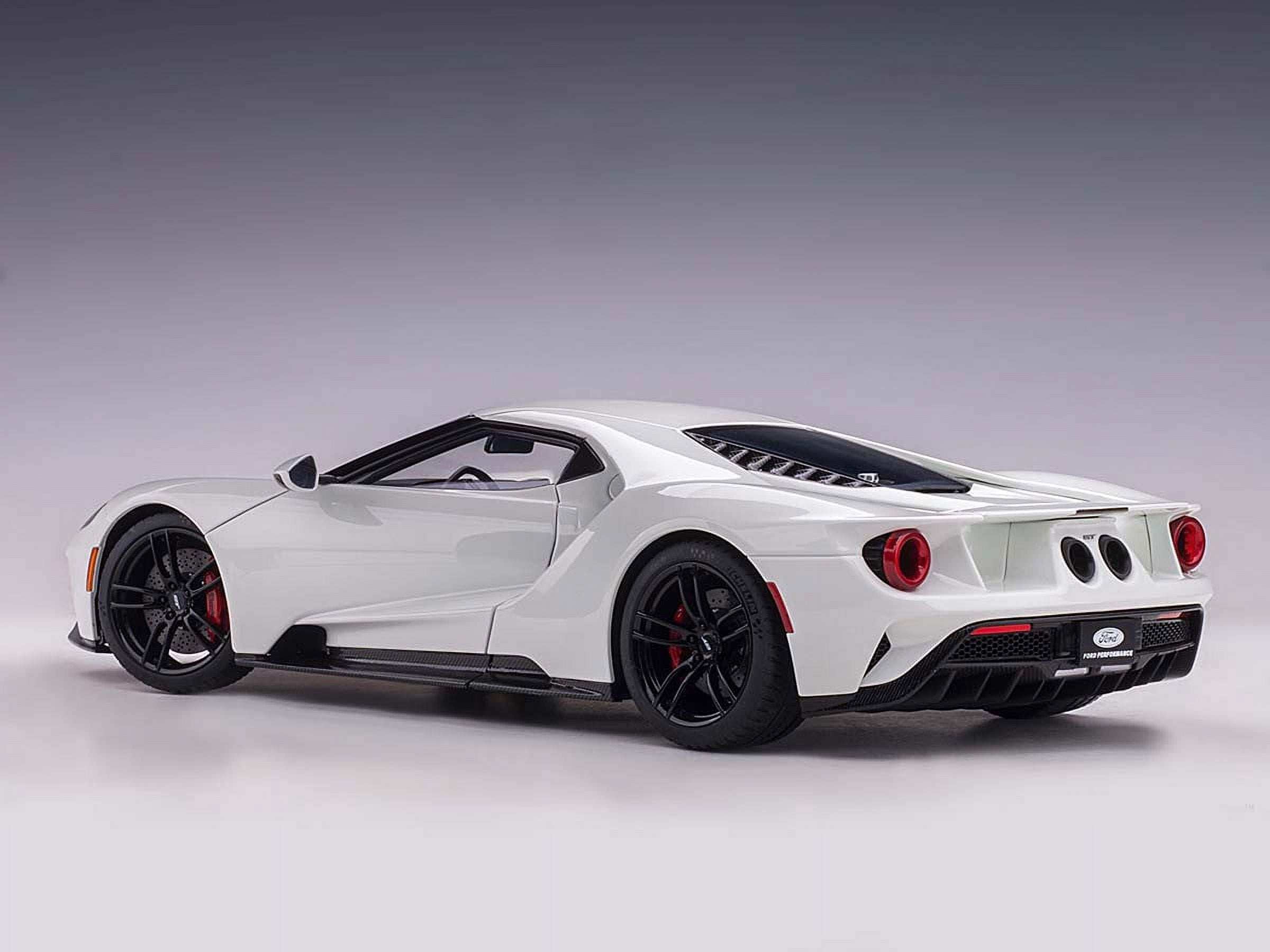 2017 Ford GT Frozen White 1/18 Model Car by Autoart