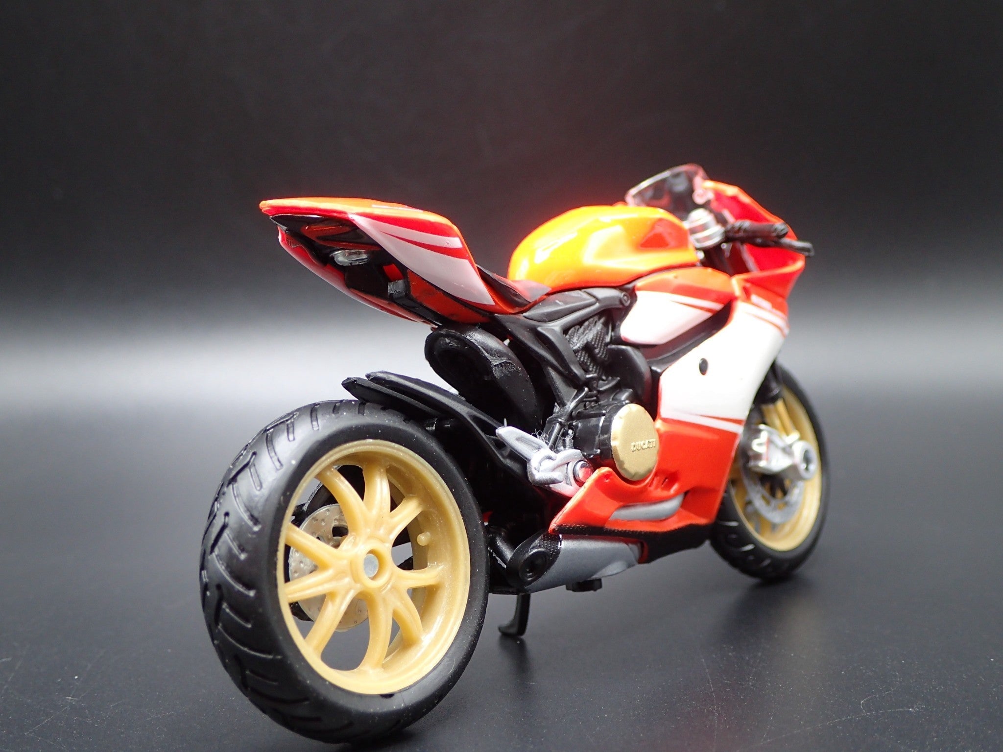 Open Box DUCATI 1199 SUPERLEGGERA BIKE MOTORCYCLE 1/18 SCALE DIORAMA DIECAST MODEL BIKE