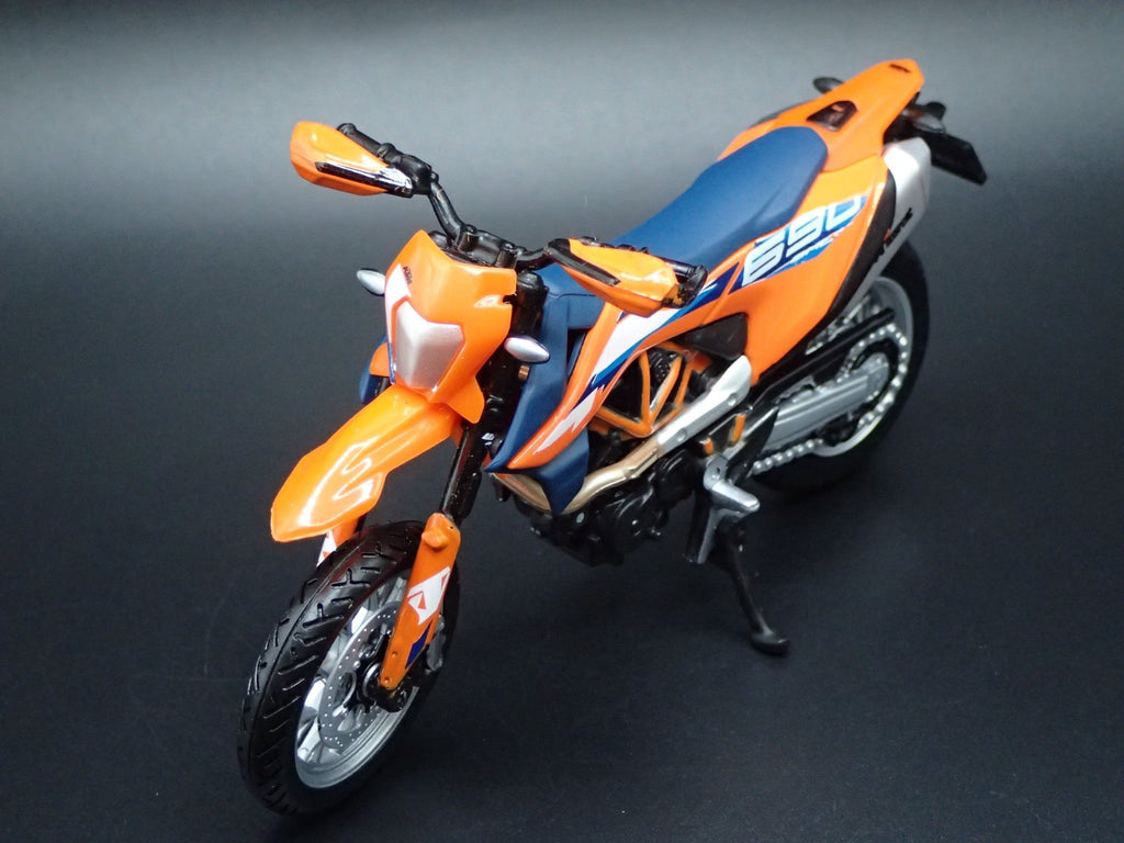 Open Box KTM 690 SMCR DIRT BIKE MOTORCYCLE ORANGE 1/18 SCALE DIORAMA DIECAST MODEL BIKE