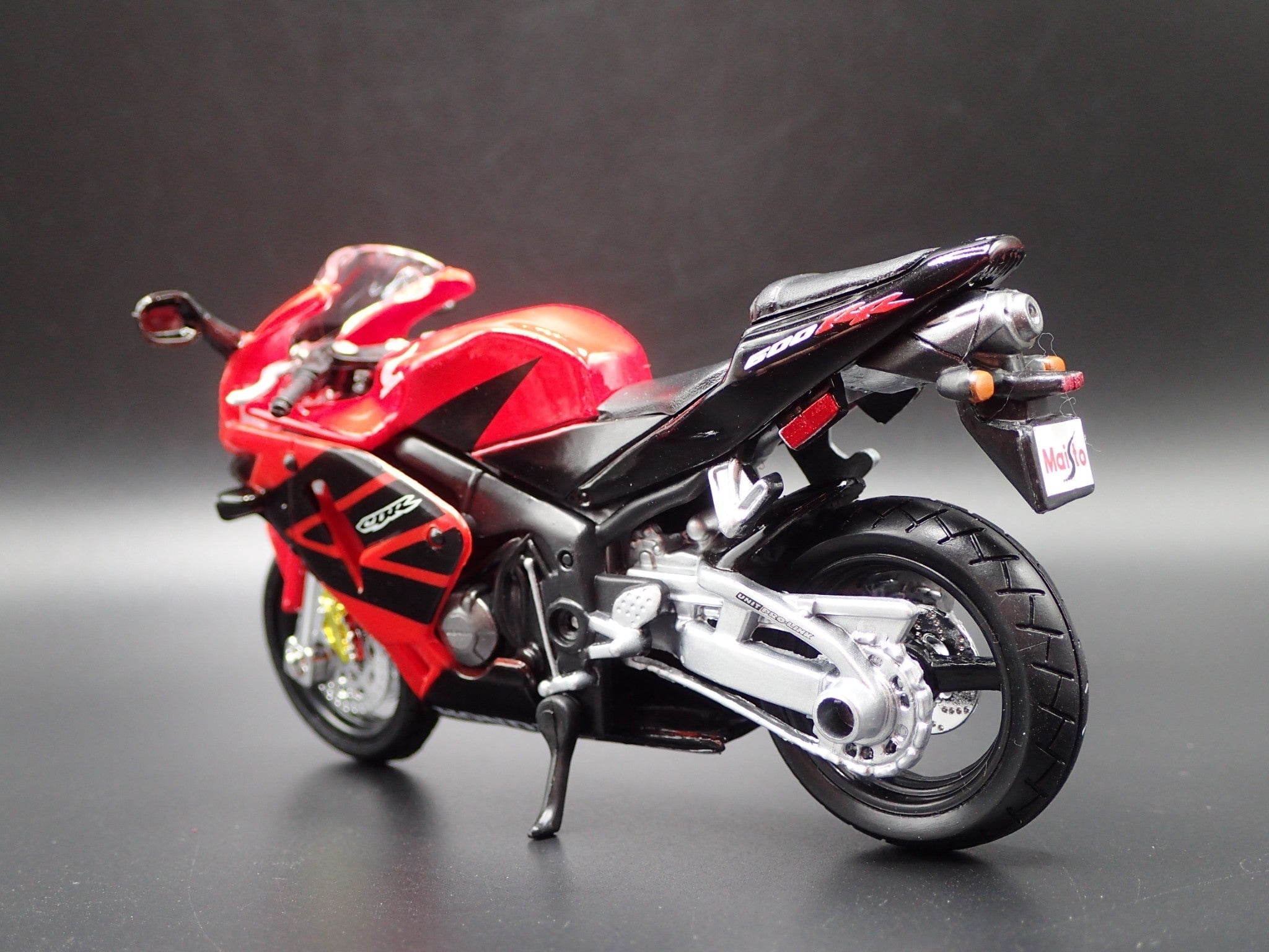 Open Box HONDA CBR600RR SPORT BIKE MOTORCYCLE RED 1/18 SCALE DIORAMA DIECAST MODEL BIKE