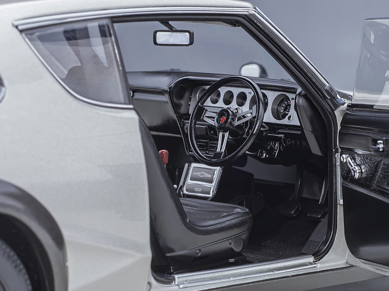 Nissan Skyline 2000GT-R (KPGC110) RHD (Right Hand Drive) Silver Metallic 1/18 Model Car by Autoart