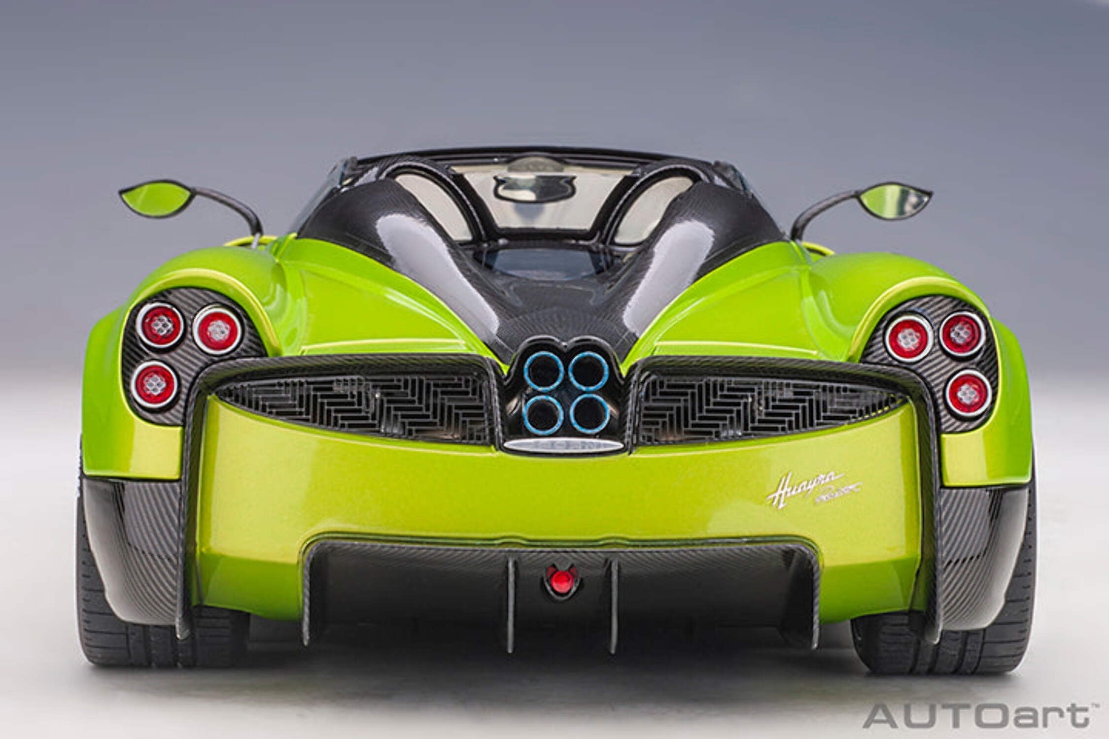Pagani Huayra Roadster Verde Firenze Green Metallic and Carbon with Luggage Set 1/18 Model Car by Autoart