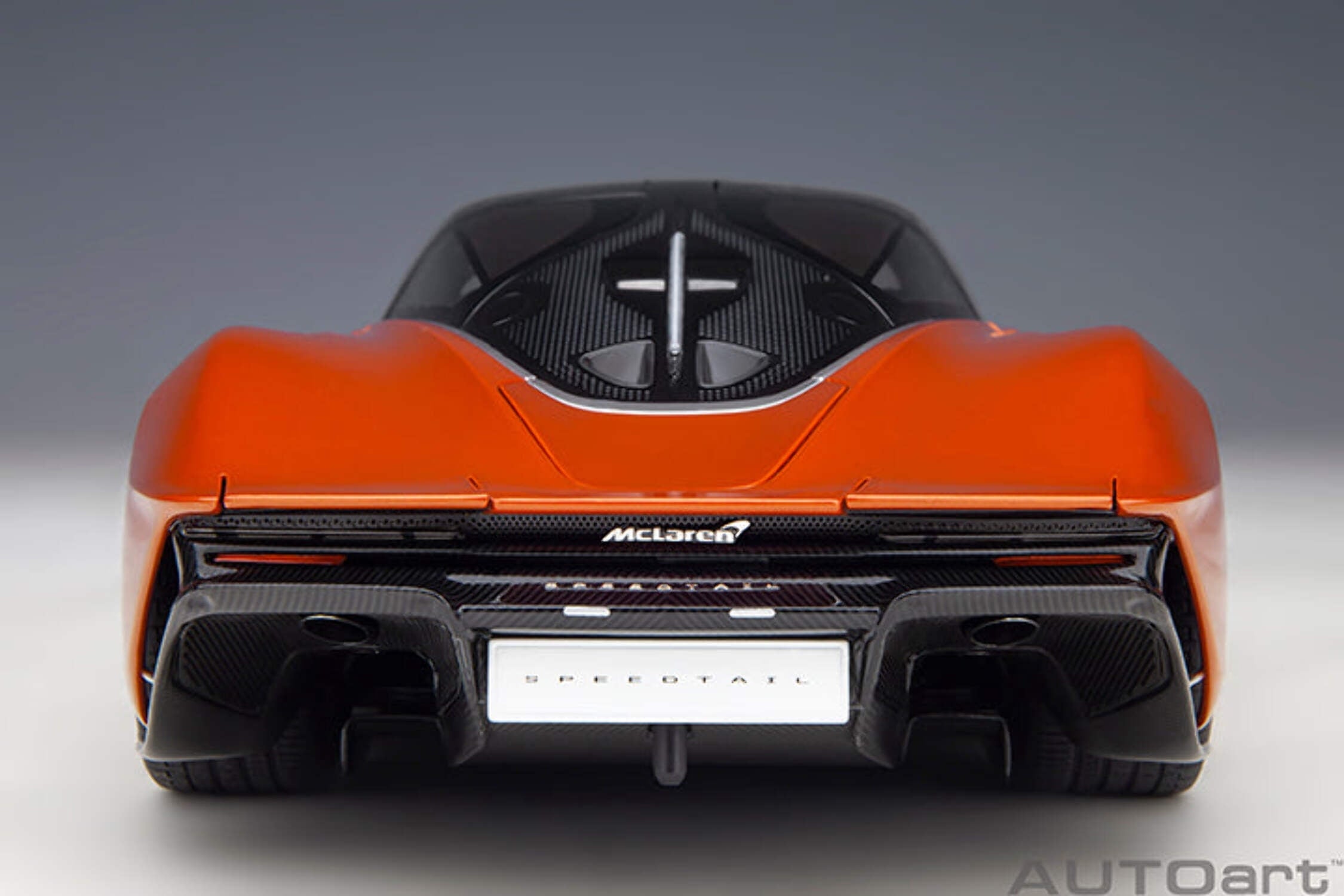 McLaren Speedtail Volcano Orange Metallic with Black Top and Suitcase Accessories 1/18 Model Car by Autoart