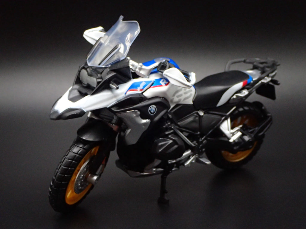 Open Box BMW R 1250 GS SPORTS BIKE MOTORCYCLE WHITE 1/18 SCALE DIORAMA DIECAST MODEL BIKE