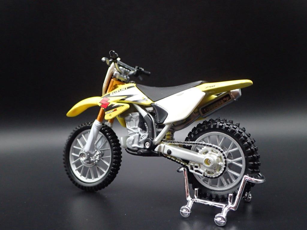 Open Box SUZUKI RM Z250 DIRT BIKE MOTORCYCLE YELLOW 1/18 SCALE DIORAMA DIECAST MODEL BIKE