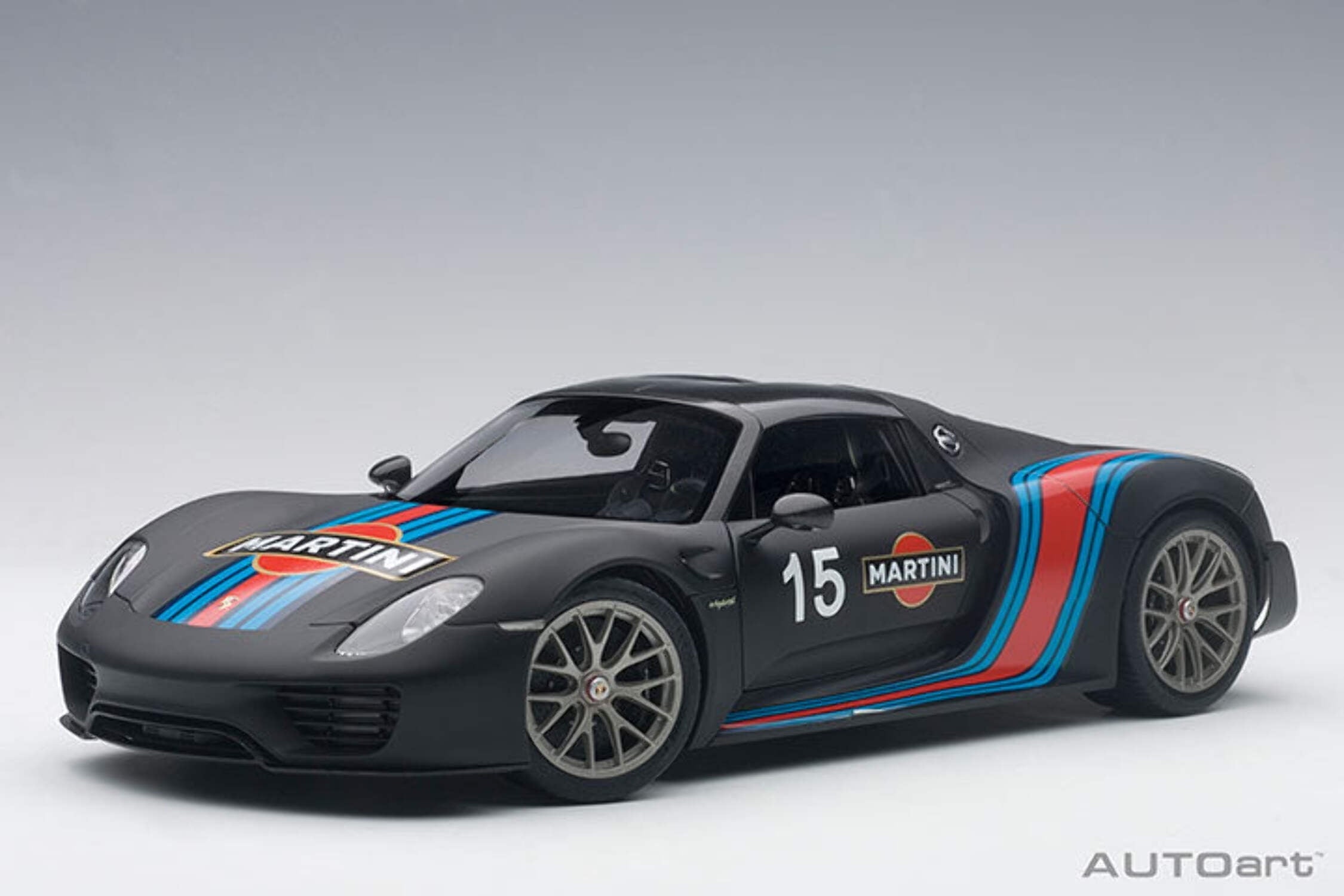 Autoart 77929 No.15 Porsche 918 Spyder Weissach Black-Martini Livery 1-18 Scale Model Car