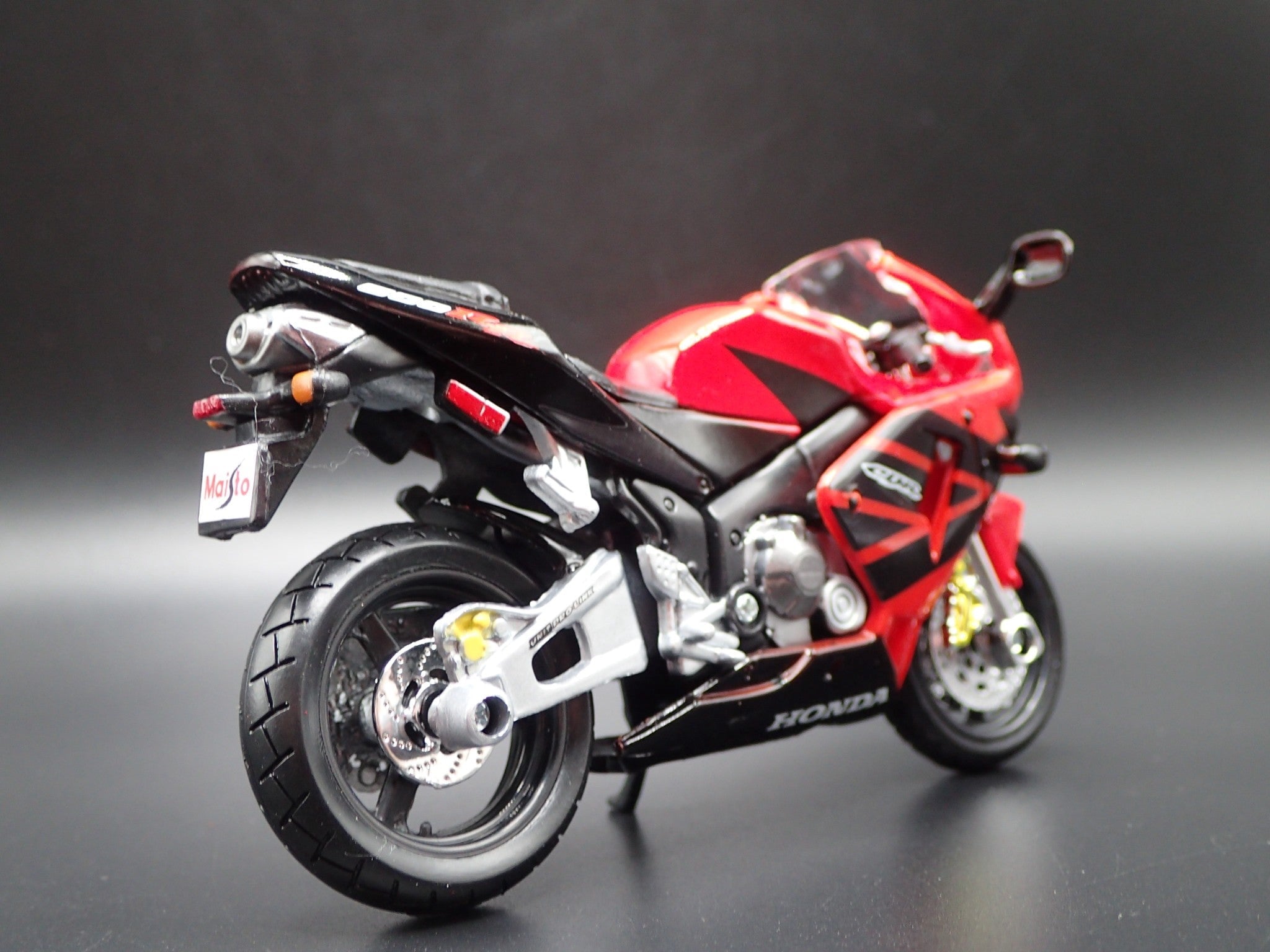 Open Box HONDA CBR600RR SPORT BIKE MOTORCYCLE RED 1/18 SCALE DIORAMA DIECAST MODEL BIKE