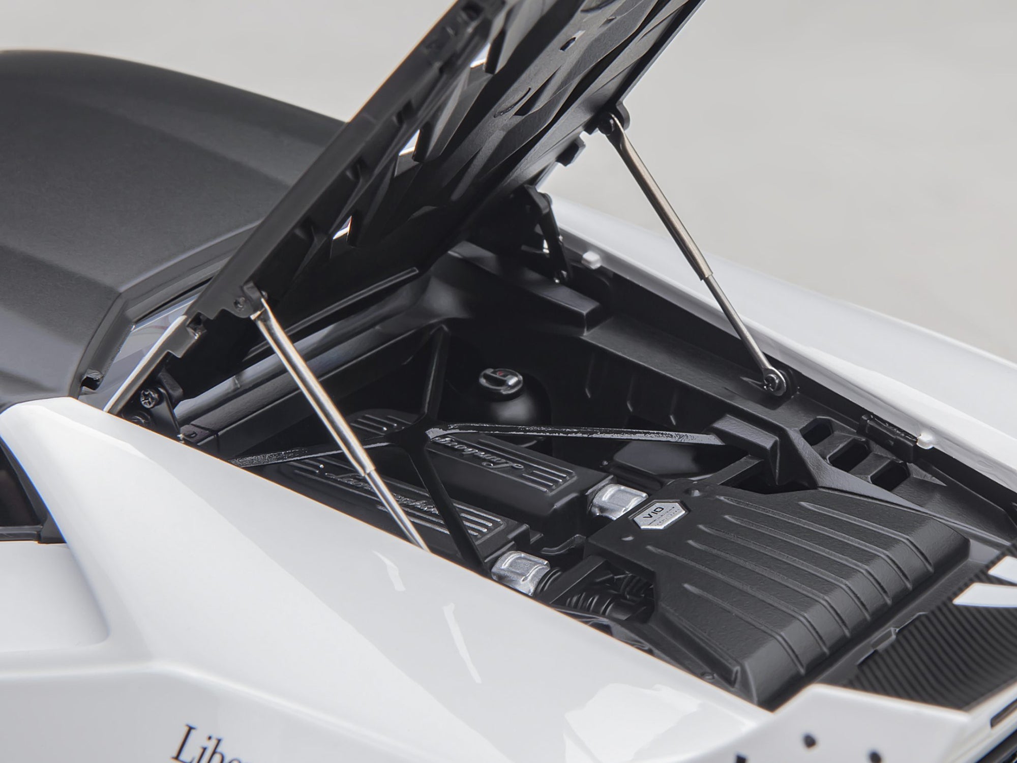 AUTOart Lamborghini Huracan GT Liberty Walk LB Silhouette Works White 1:18