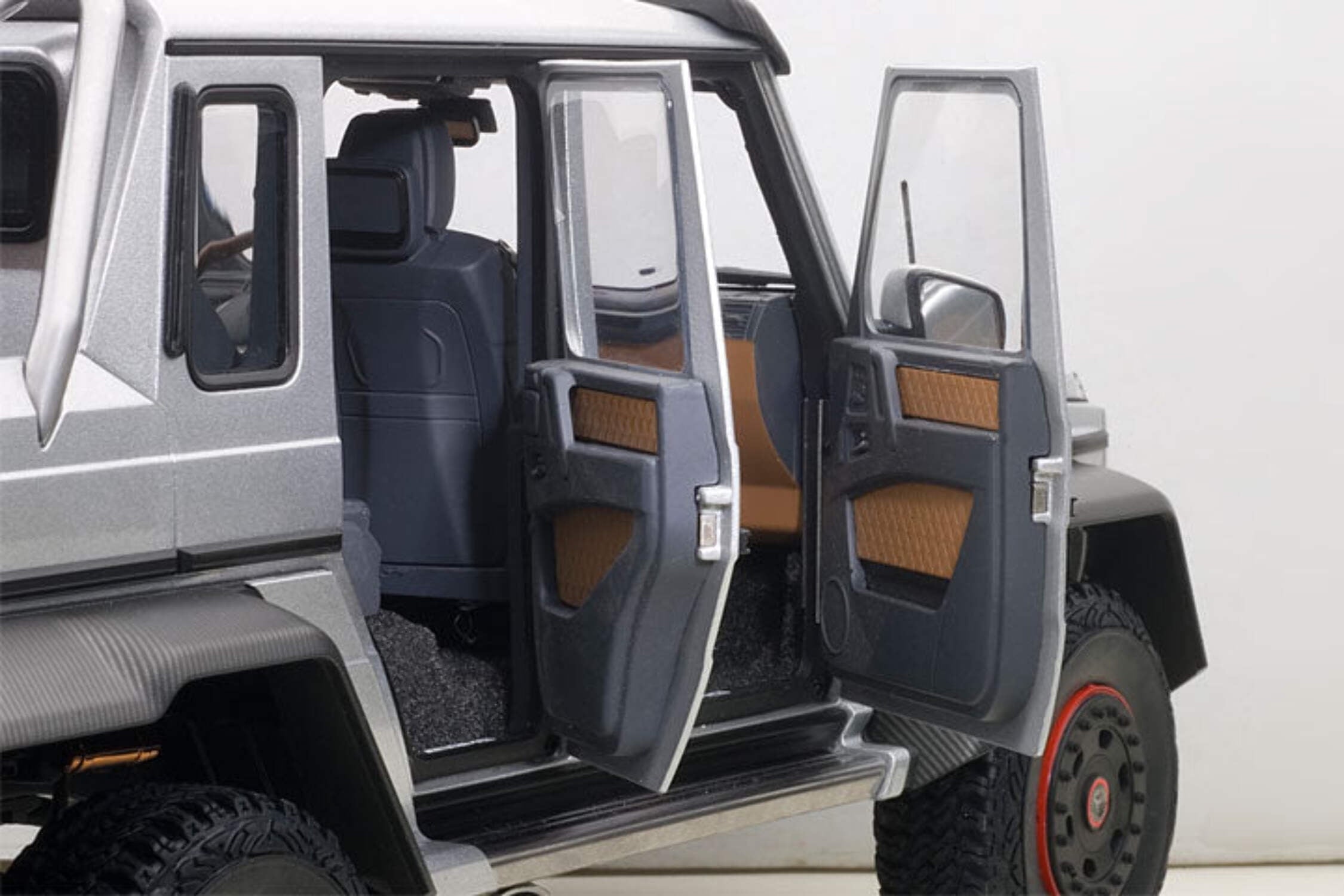 Mercedes G63 AMG 6X6 Silver 1/18 Model Car by Autoart