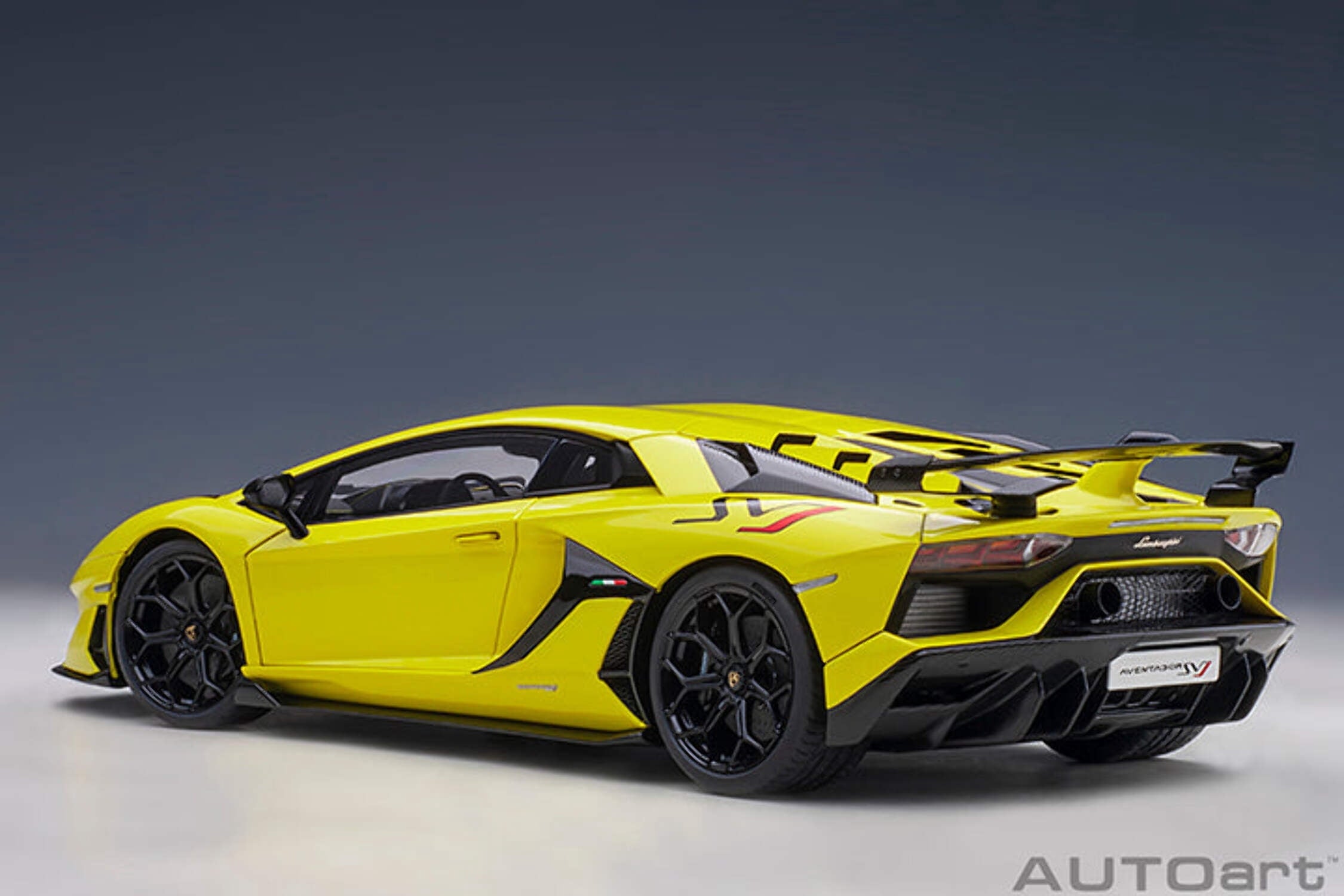 Lamborghini Aventador SVJ Giallo Tenerife / Pearl Yellow 1/18 Model Car by Autoart