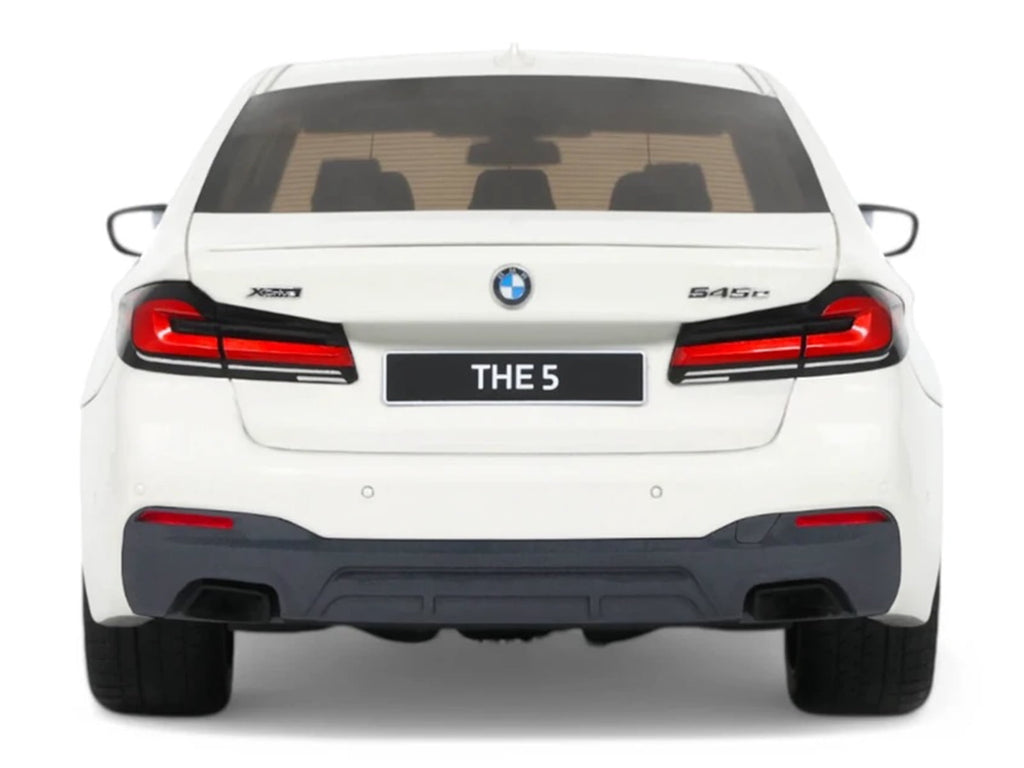 2023 BMW 545e xDrive M Sport Alpine White 1/18 Model Car by GT Spirit