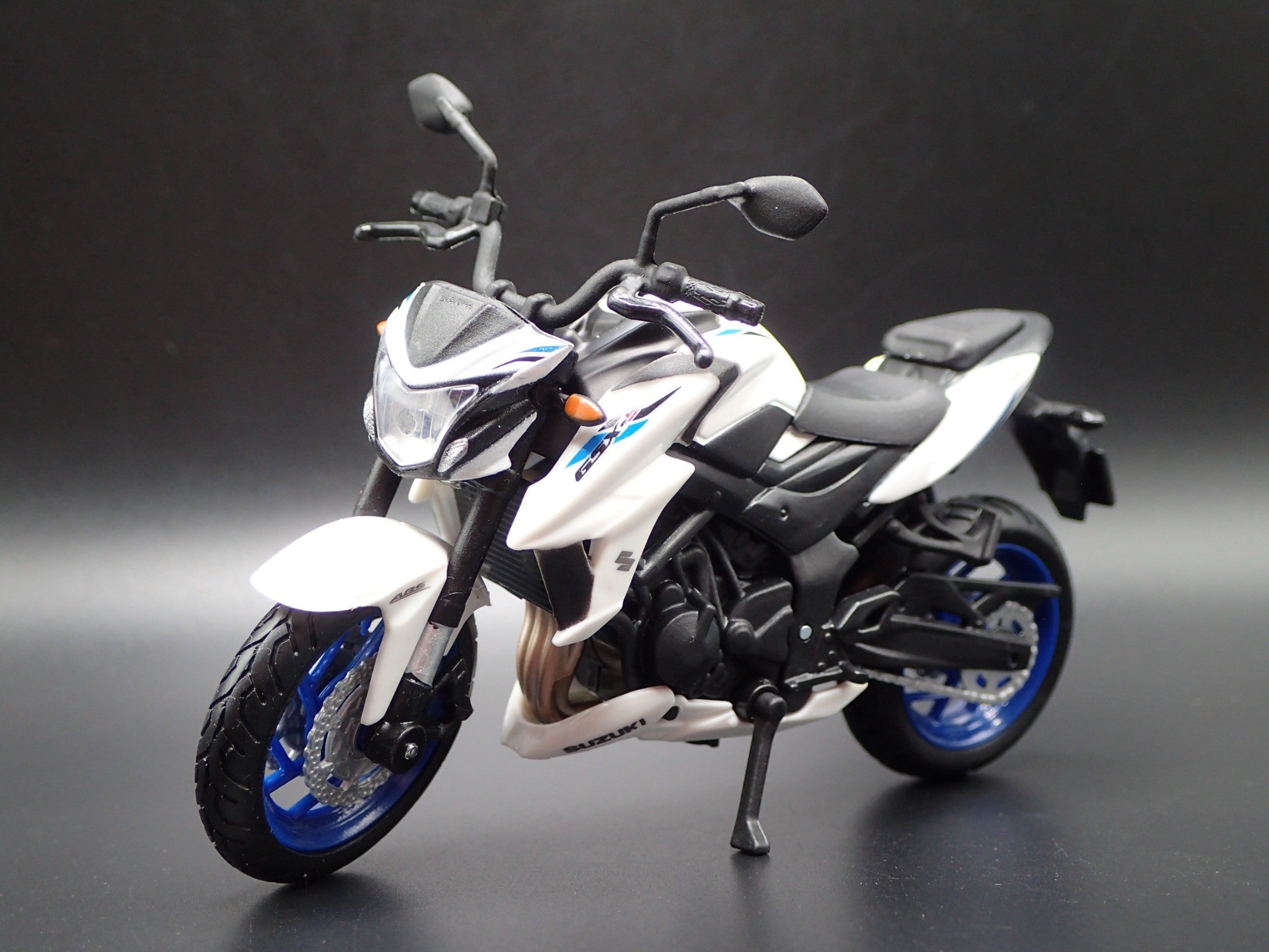 Open Box SUZUKI GSX-S750 ABS SPORT BIKE MOTORCYCLE WHITE 1/18 SCALE DIECAST MODEL BIKE