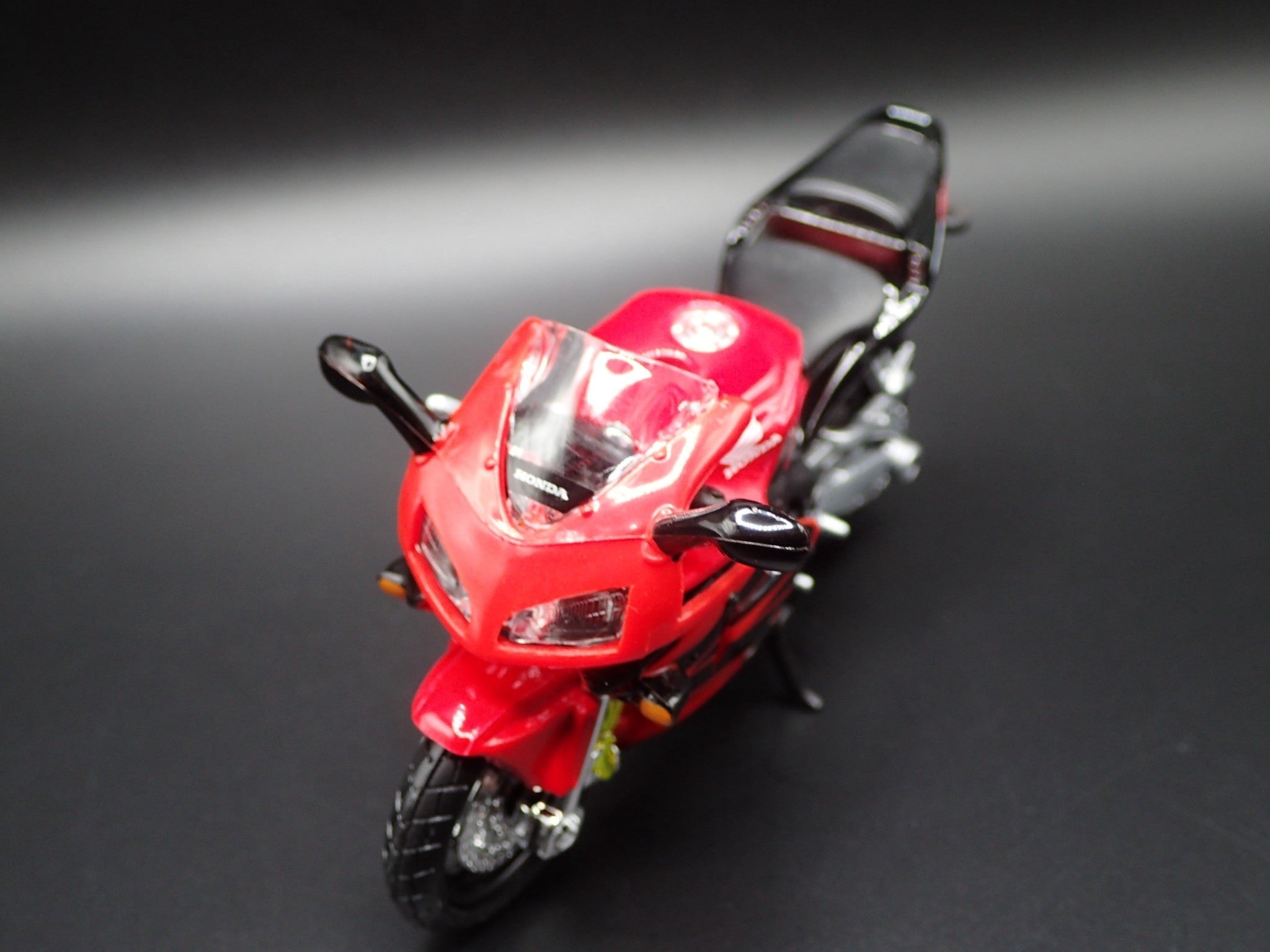 Open Box HONDA CBR600RR SPORT BIKE MOTORCYCLE RED 1/18 SCALE DIORAMA DIECAST MODEL BIKE