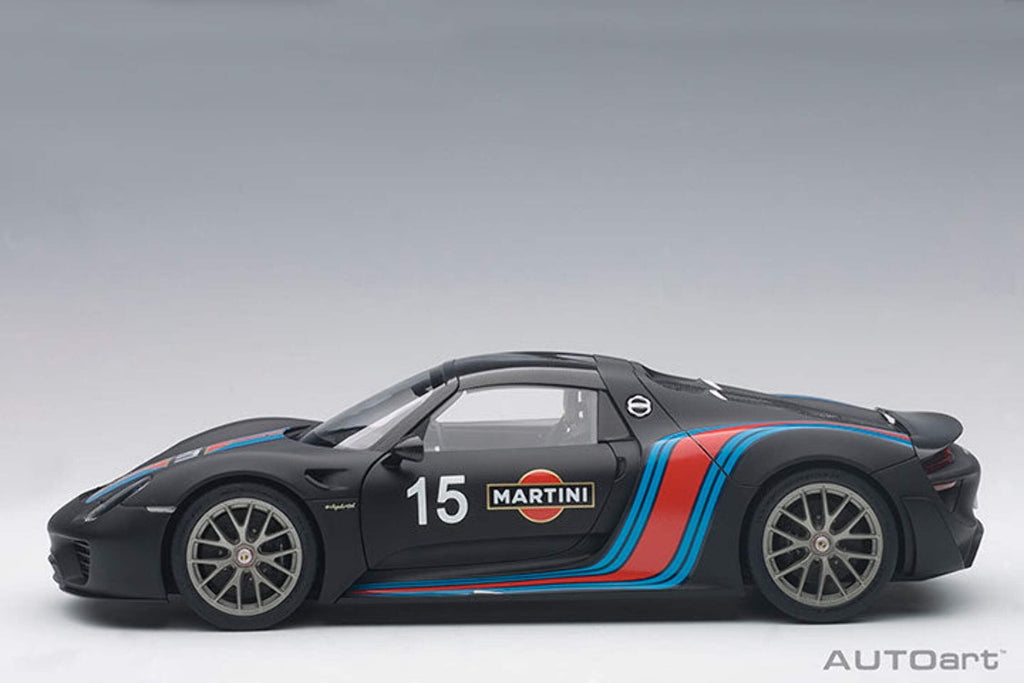 Autoart 77929 No.15 Porsche 918 Spyder Weissach Black-Martini Livery 1-18 Scale Model Car