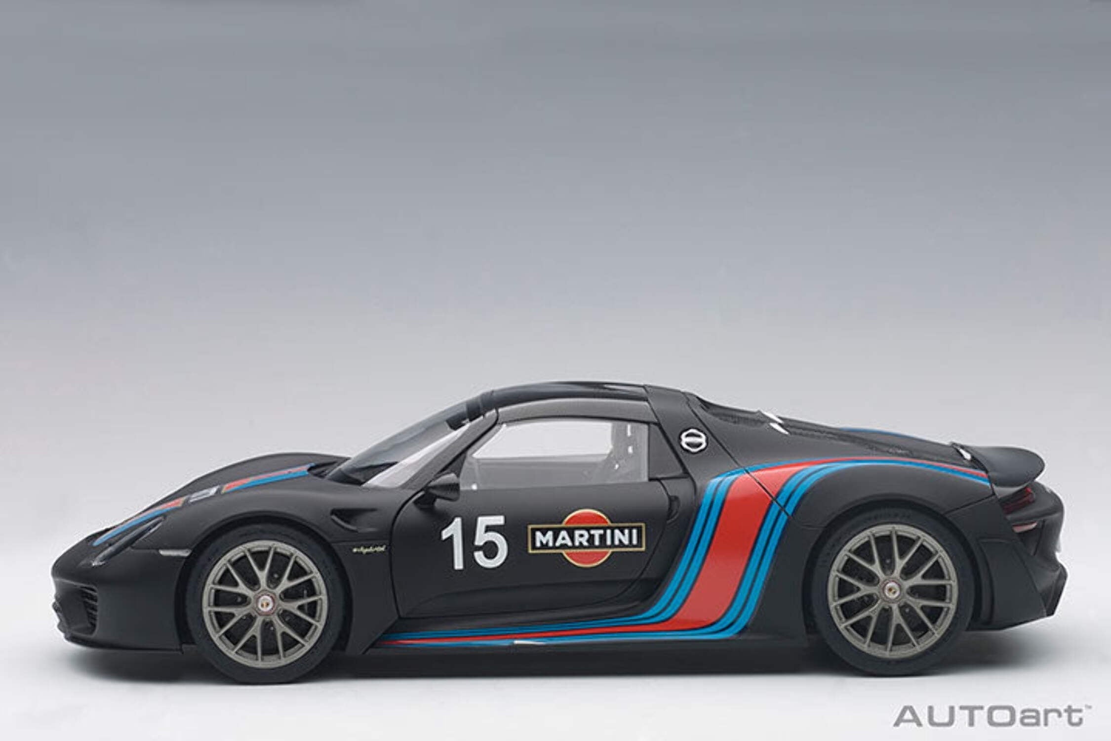 Autoart 77929 No.15 Porsche 918 Spyder Weissach Black-Martini Livery 1-18 Scale Model Car