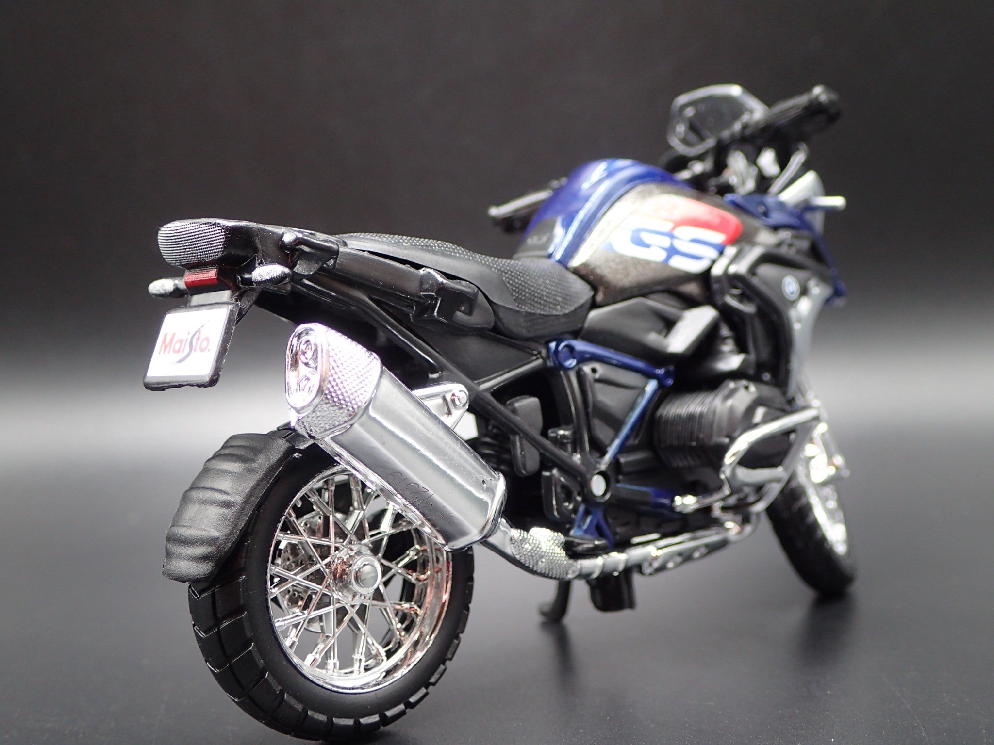 Open Box BMW R 1200 GS 2017 SPORTS BIKE MOTORCYCLE 1/18 SCALE DIORAMA DIECAST MODEL BIKE