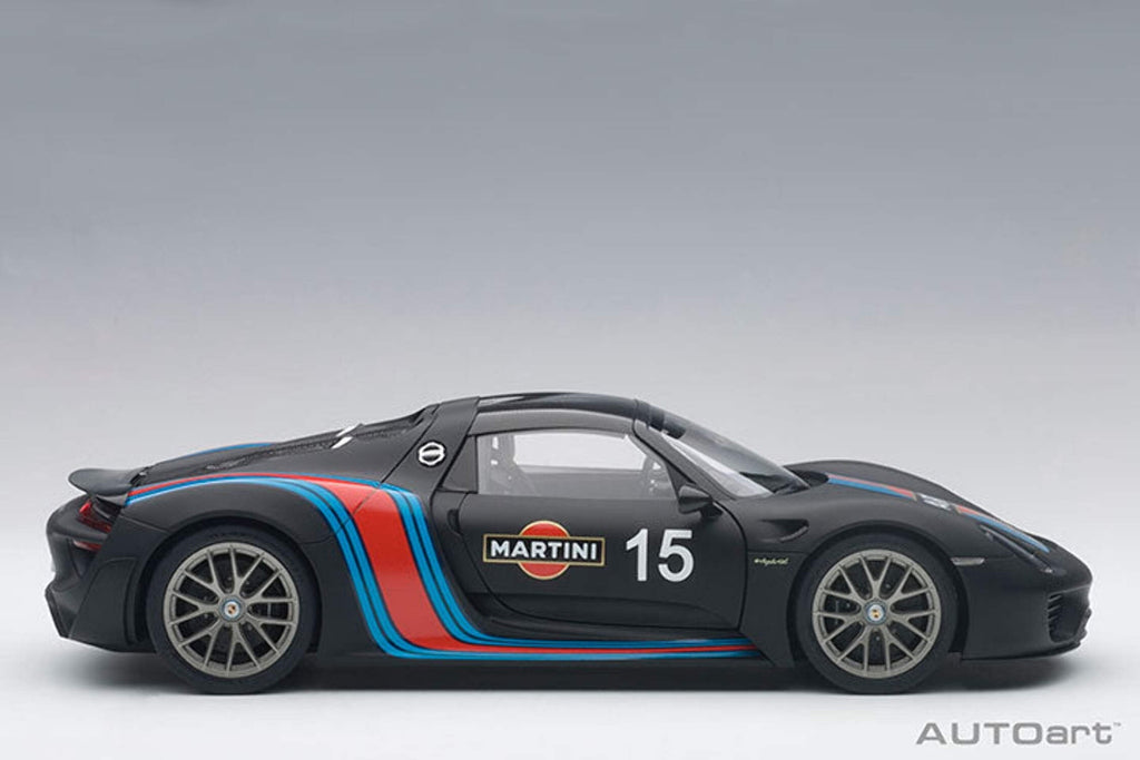 Autoart 77929 No.15 Porsche 918 Spyder Weissach Black-Martini Livery 1-18 Scale Model Car