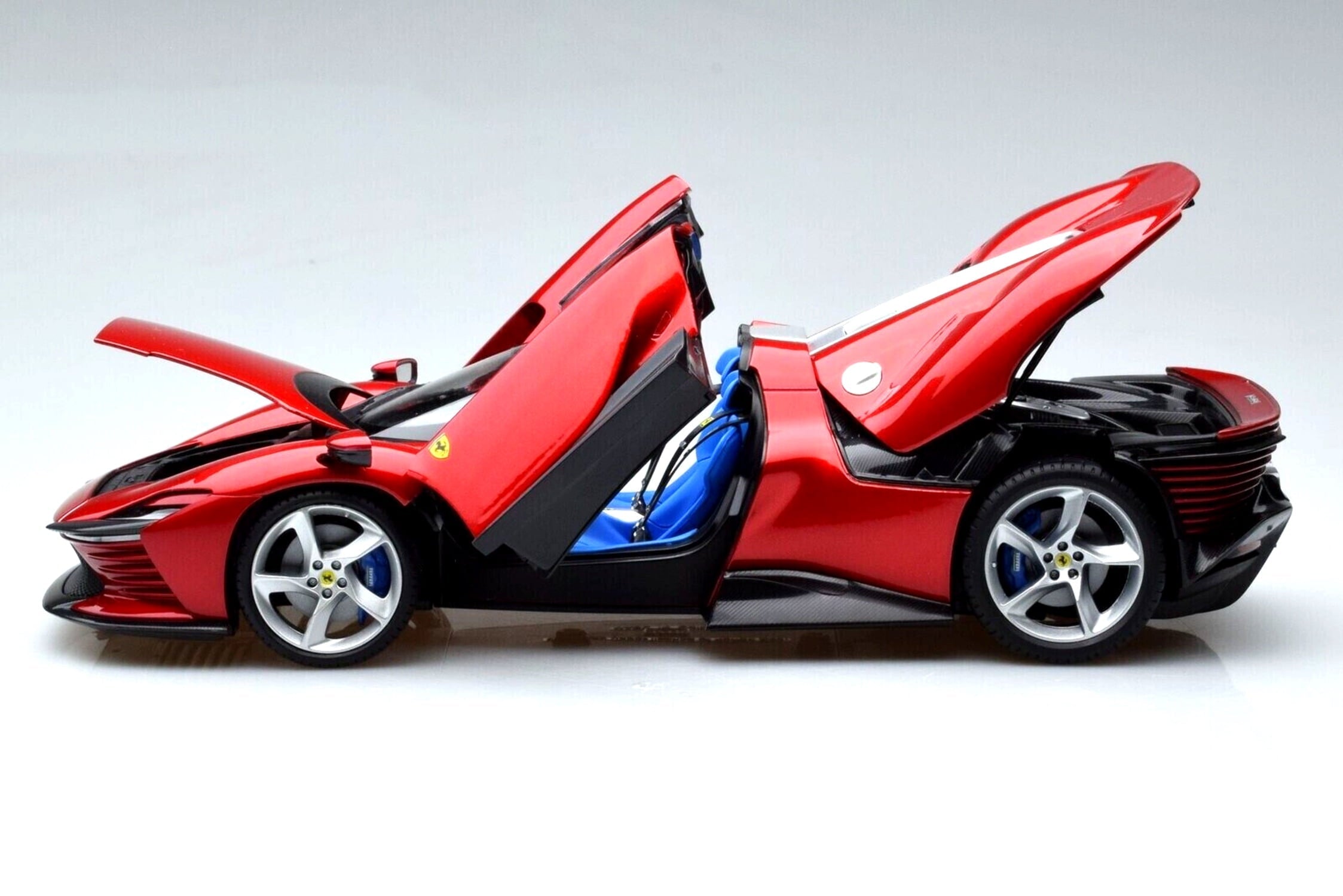 BBURAGO 1/18 - FERRARI Daytona SP3 Spider Open Version - 2022