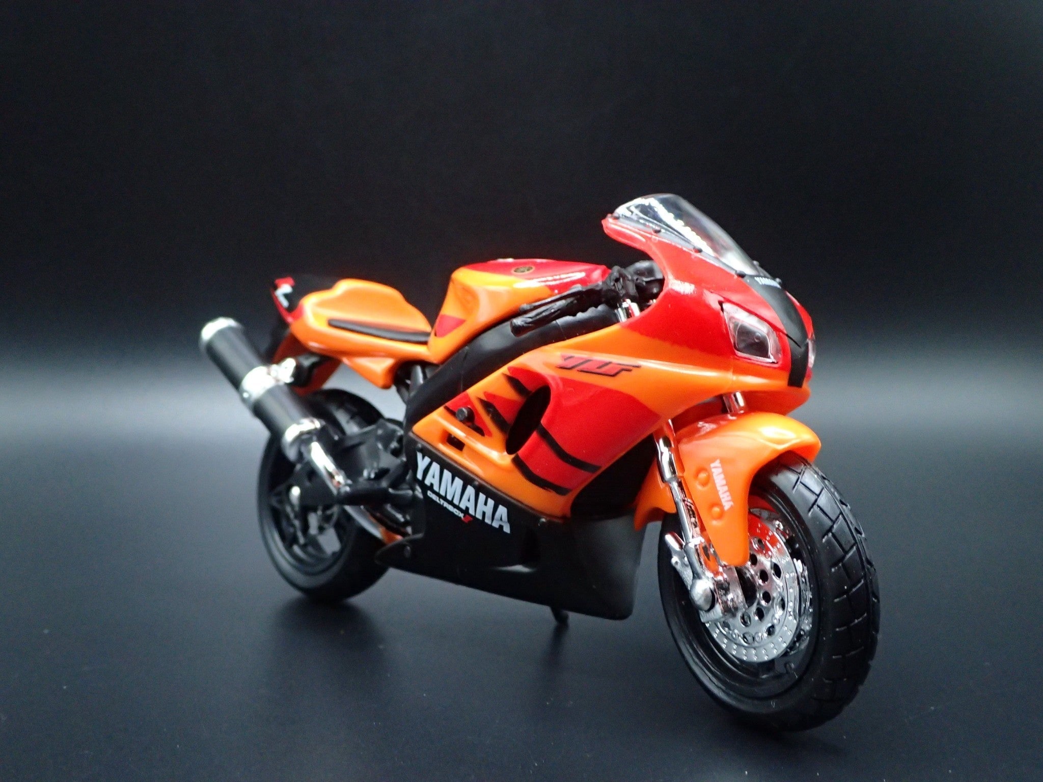 Open Box YAMAHA YZF-R7 SPORT BIKE MOTORCYCLE ORANGE 1/18 SCALE DIORAMA DIECAST MODEL BIKE