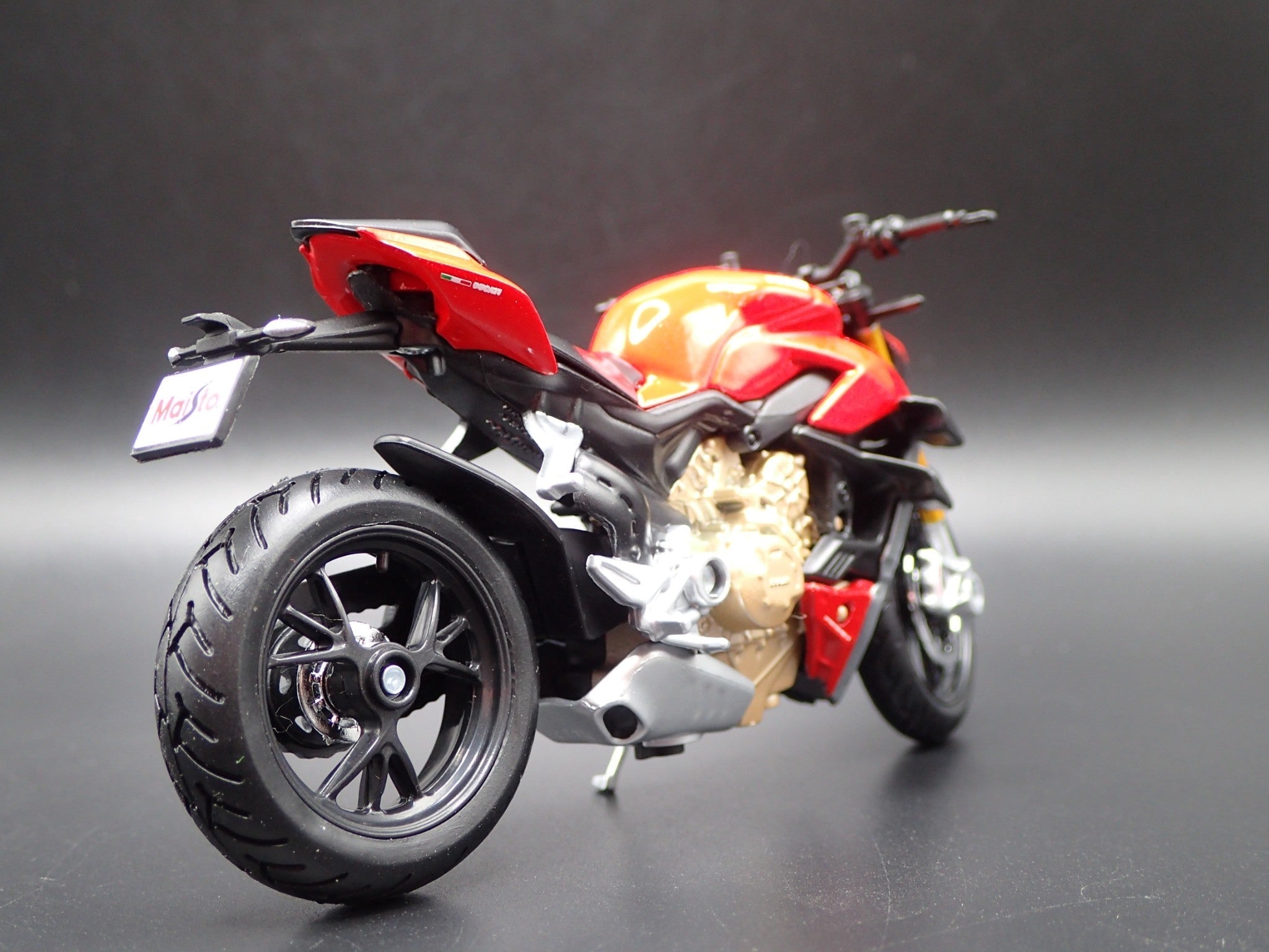 Open Box DUCATI SUPER NAKED V4S BIKE MOTORCYCLE RED 1/18 SCALE DIORAMA DIECAST MODEL BIKE