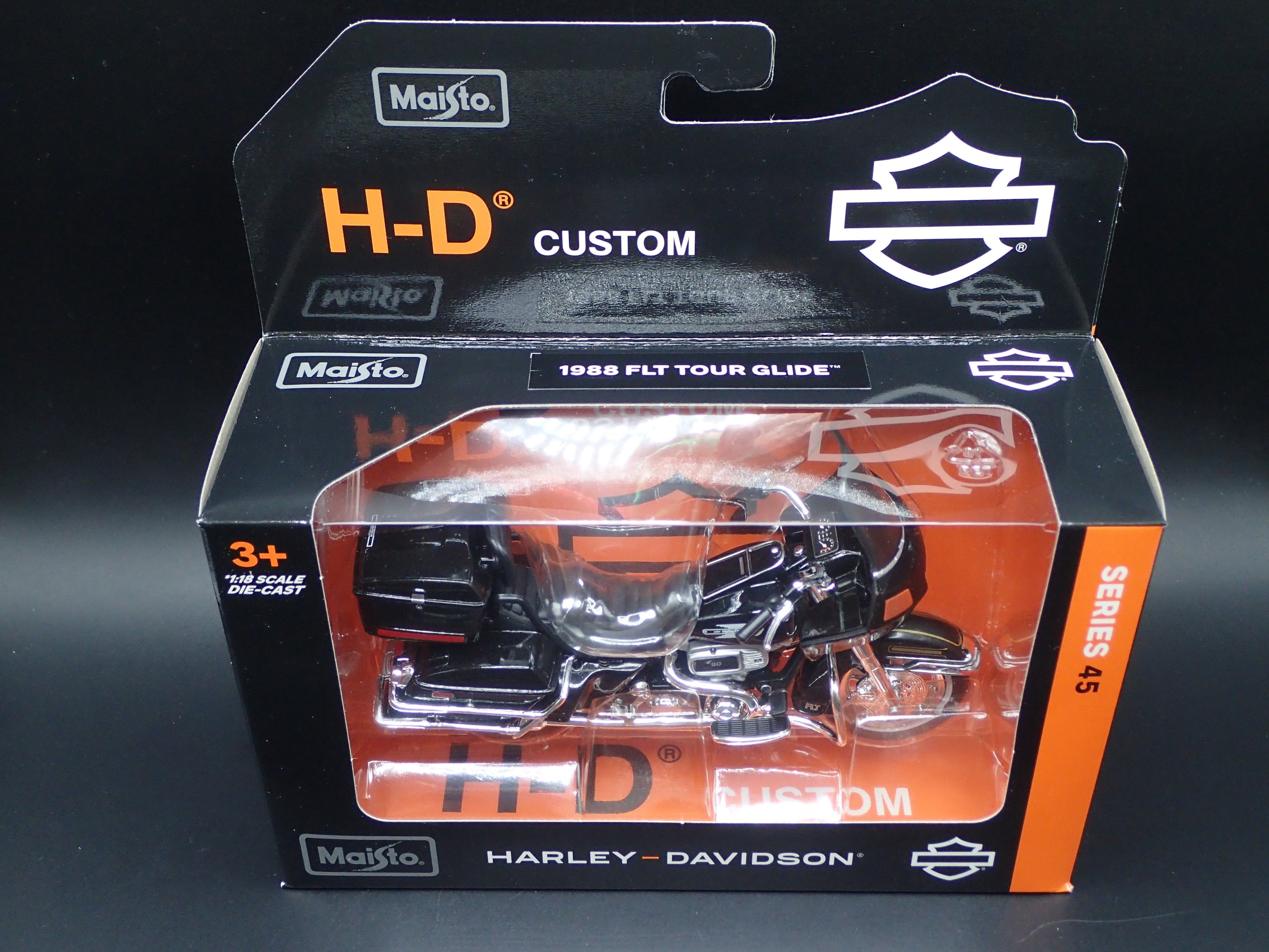1988 FLT TOUR GLIDE HARLEY DAVIDSON MOTORCYCLE SERIES 45 1/18 DIECAST MODEL