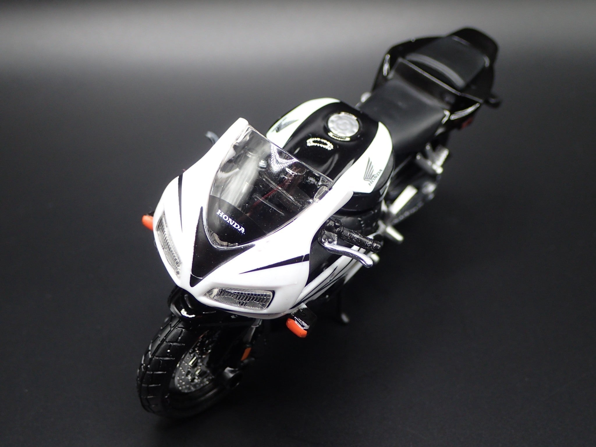 Open Box HONDA CBR1000RR SPORT BIKE MOTORCYCLE 1/18 SCALE DIORAMA DIECAST MODEL BIKE