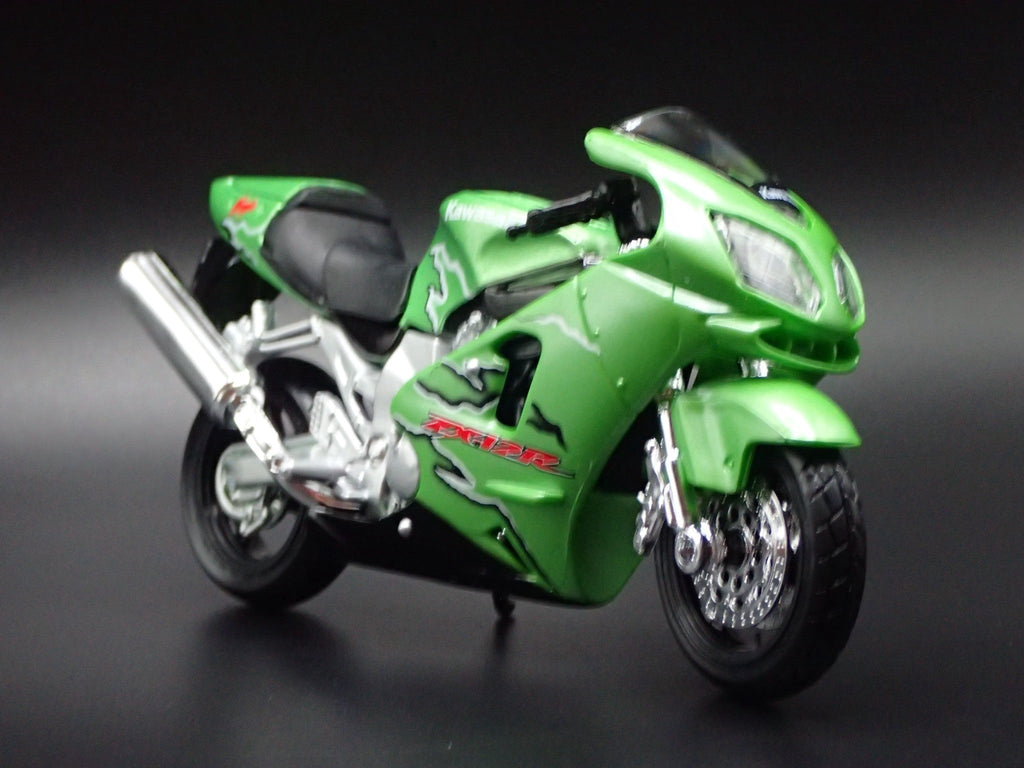 Open Box KAWASAKI NINJA ZX12R BIKE MOTORCYCLE GREEN 1/18 SCALE DIORAMA DIECAST MODEL BIKE