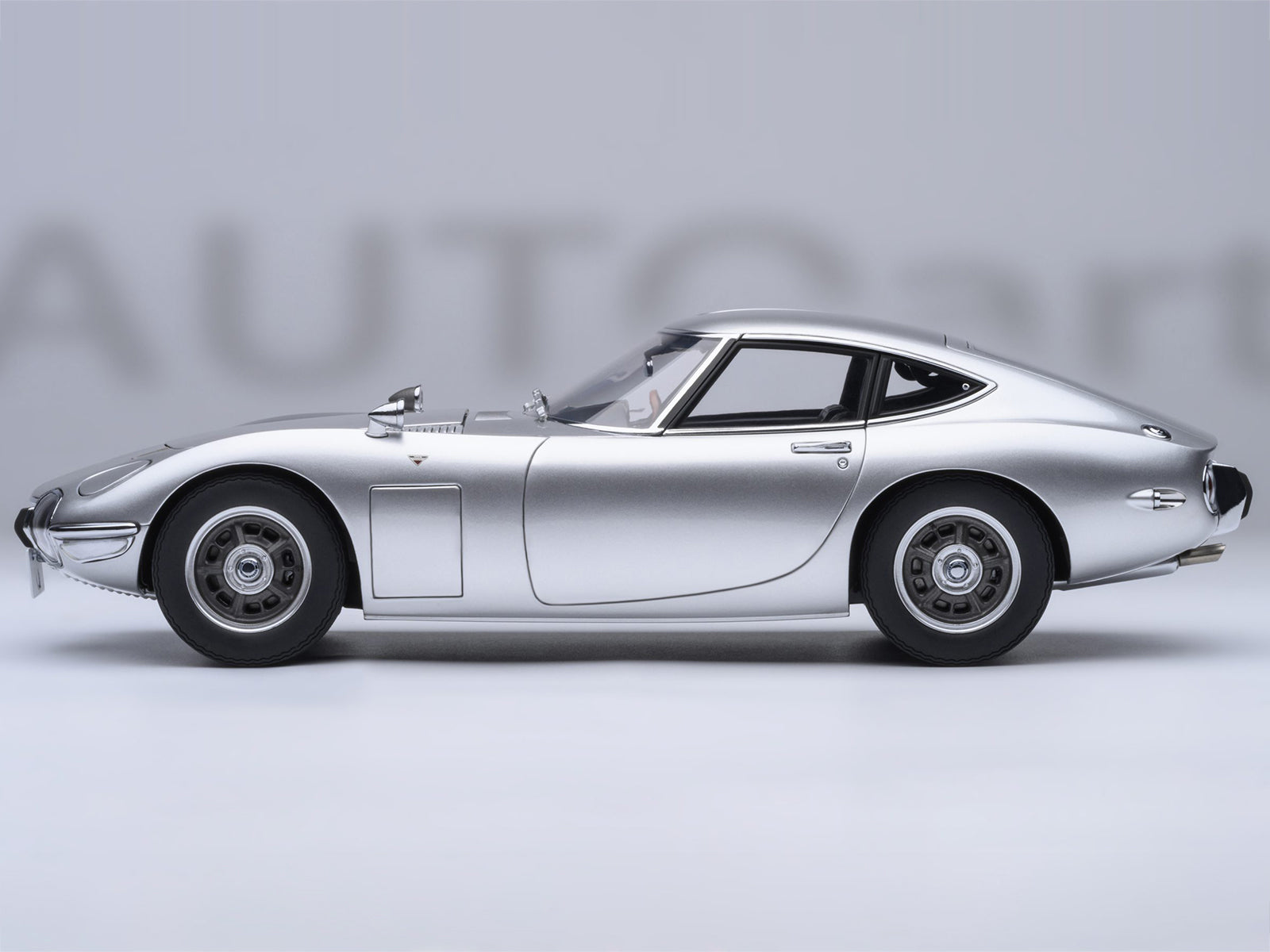 1967 Toyota 2000GT RHD (Right Hand Drive) Silver Metallic 1/18 Model Car by Autoart