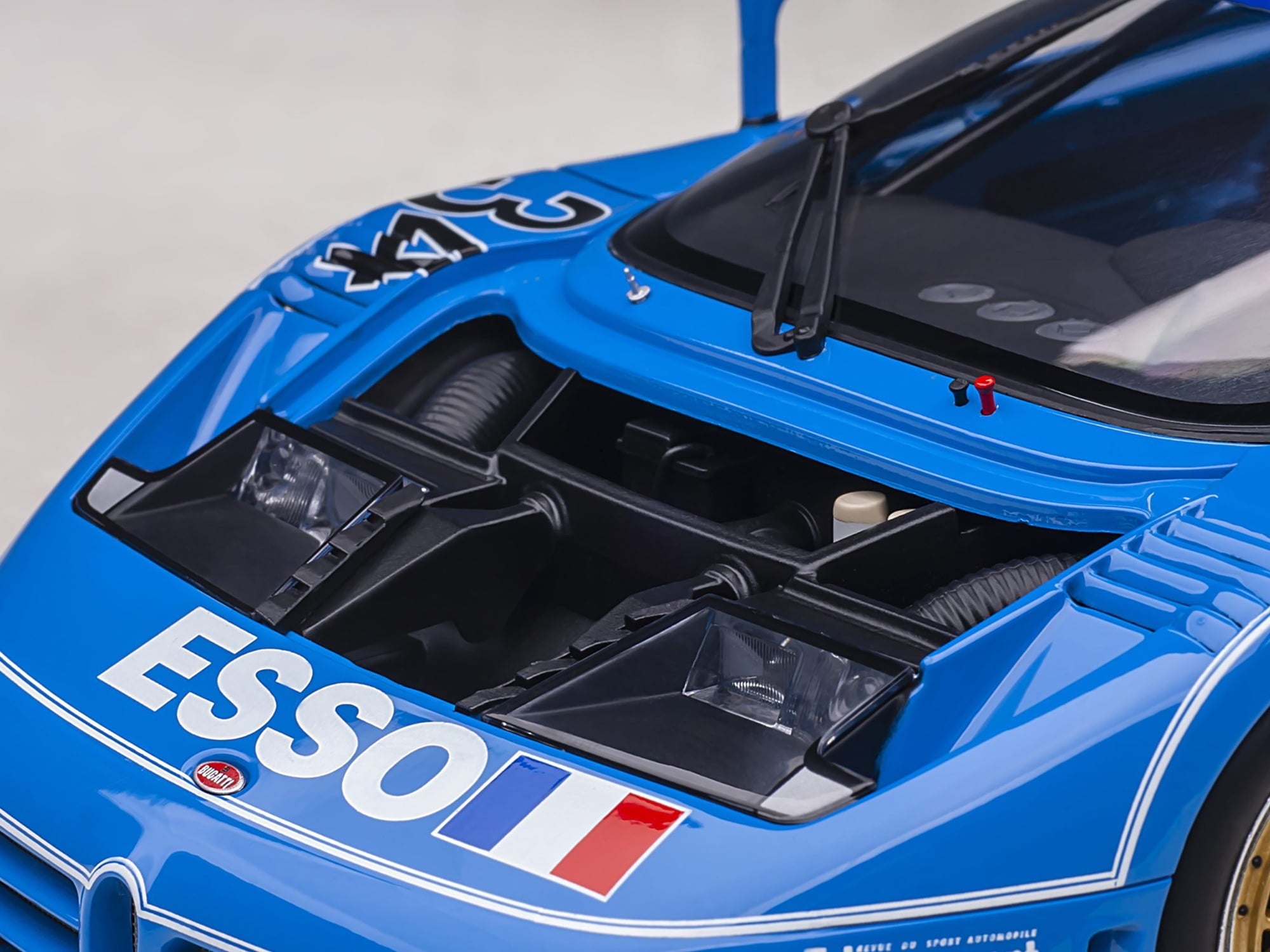 Autoart 89417 1-18 Scale Bugatti Eb110 No.34 Alain Cudini Eric Helary Jean Christophe Boullion 24 Hours of Le Mans Model Car